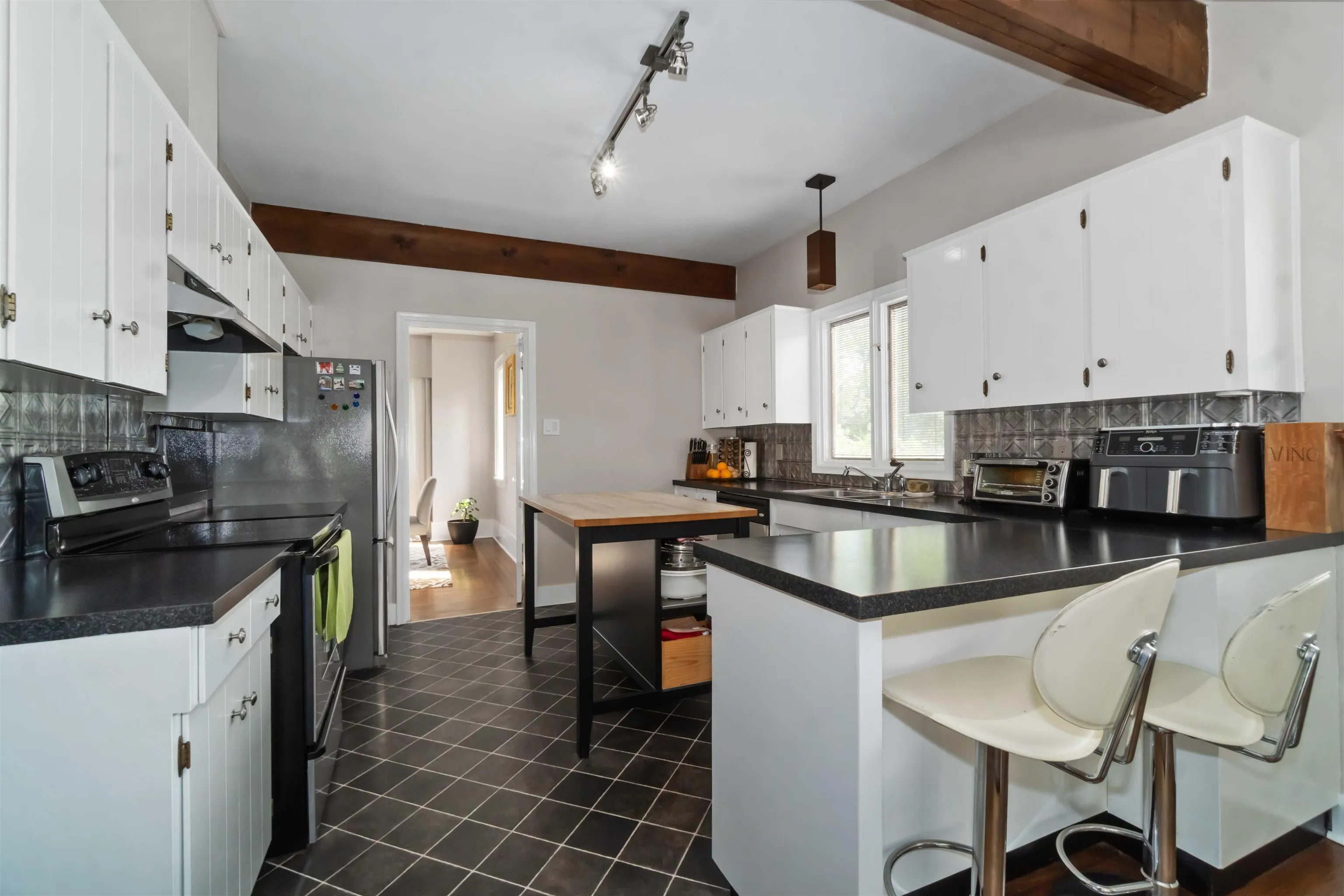 1120 Devonshire Crescent