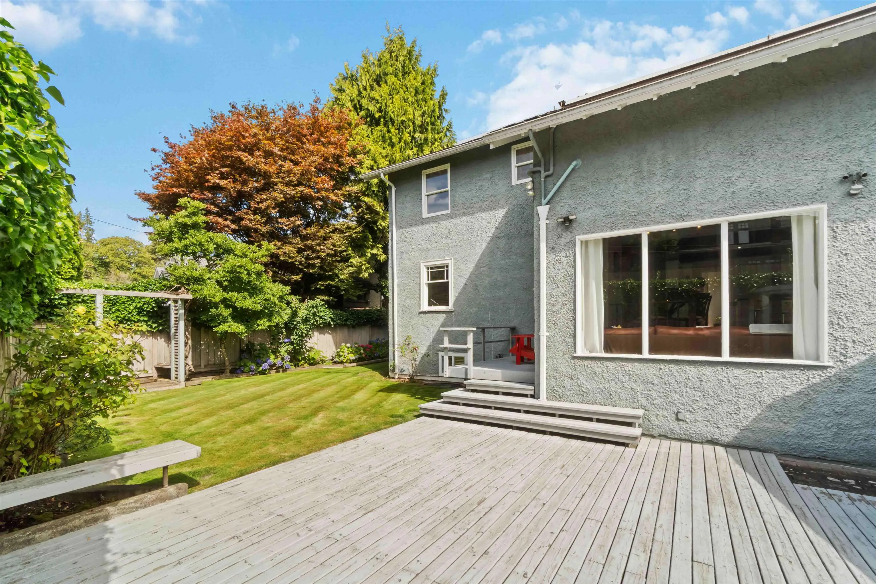 1120 Devonshire Crescent