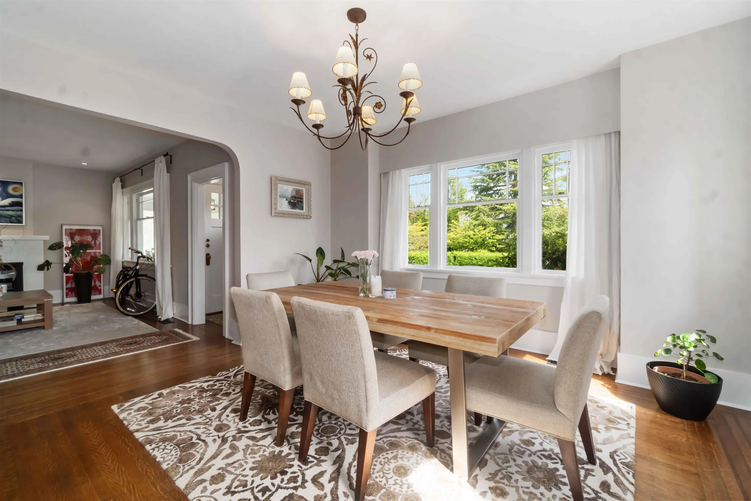 1120 Devonshire Crescent