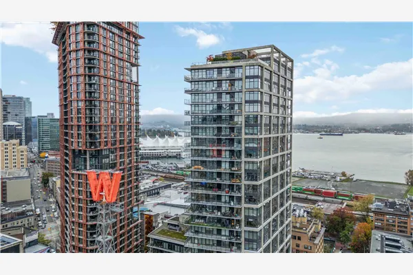 2803 108 W Cordova Street