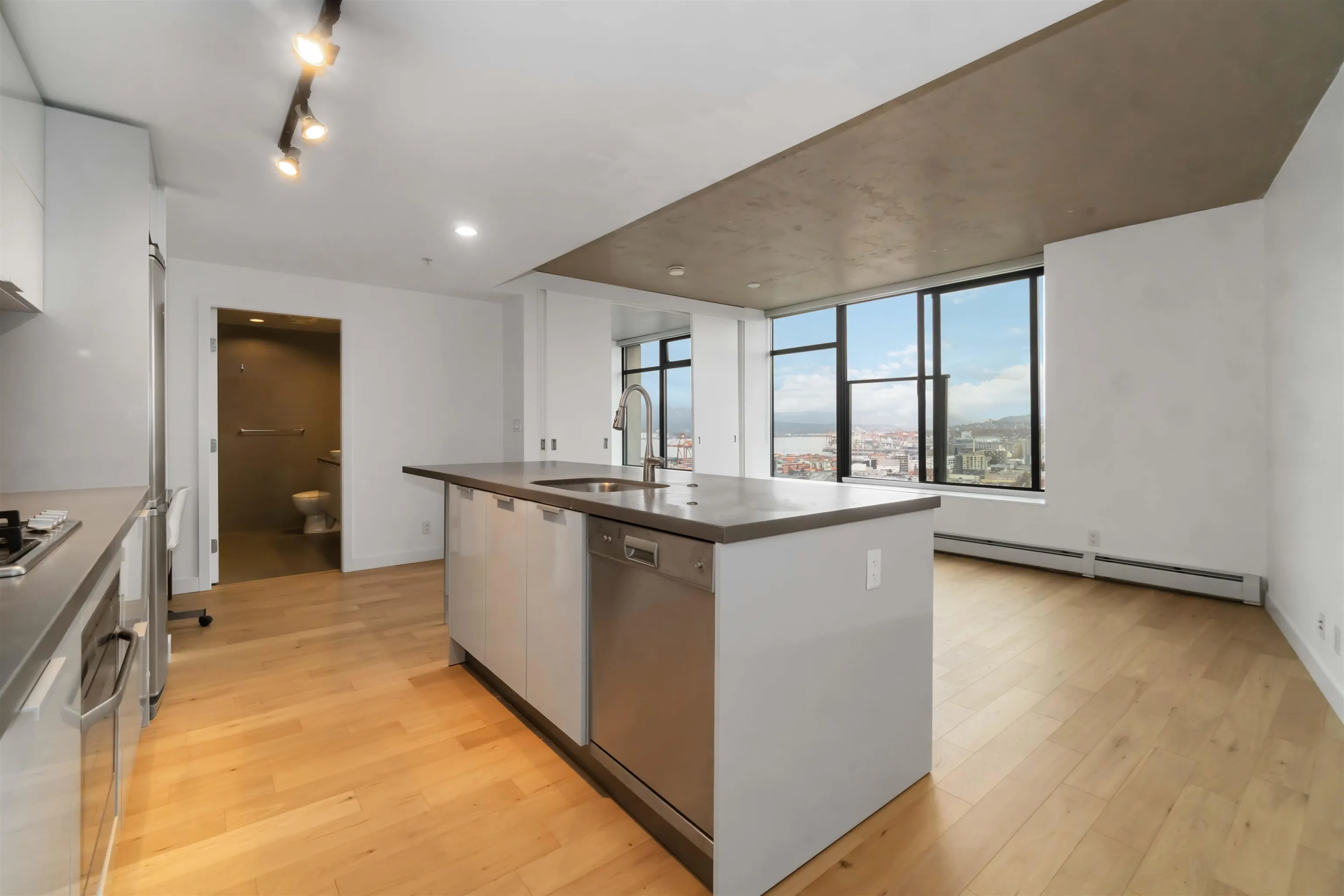 2803 108 W Cordova Street