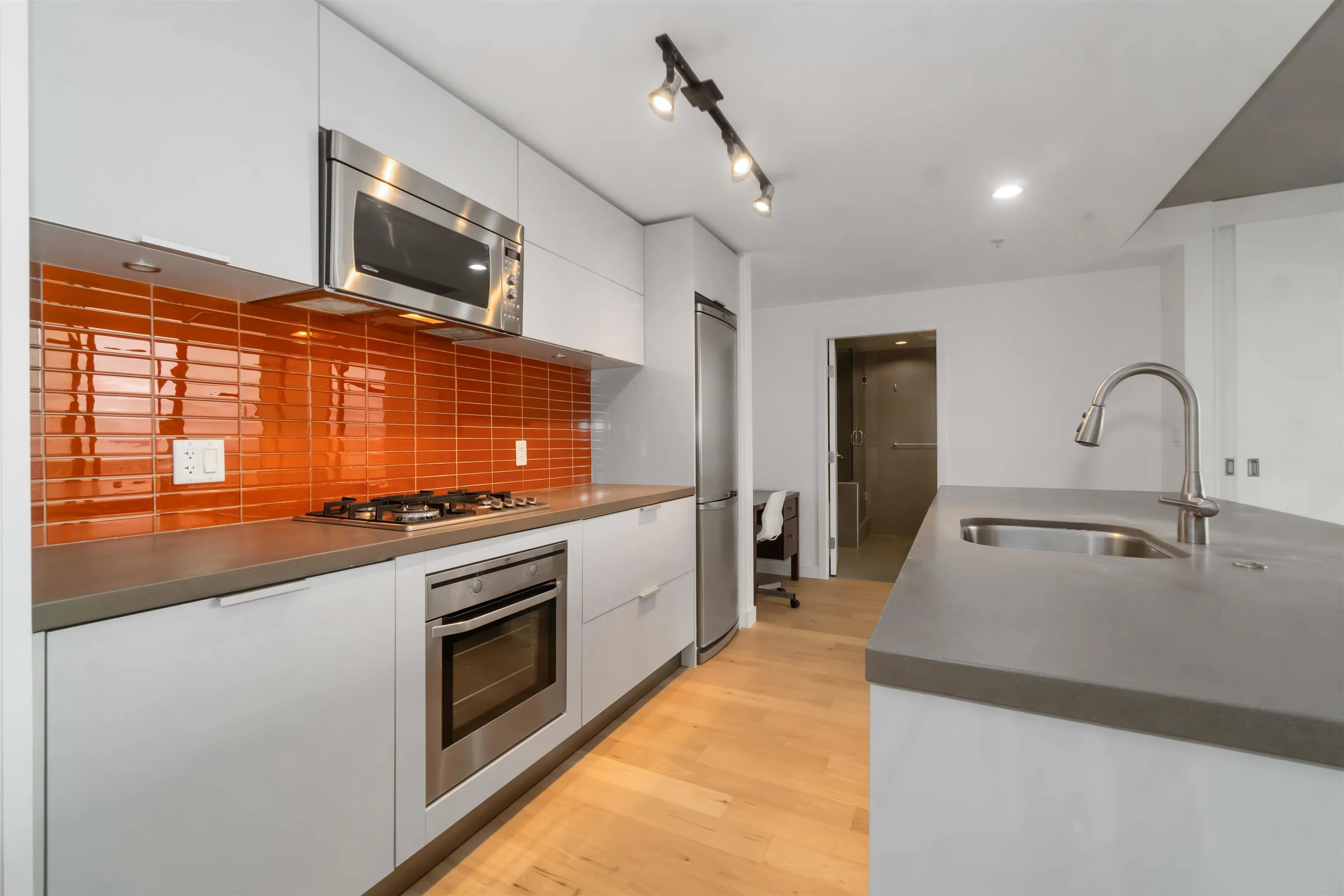 2803 108 W Cordova Street