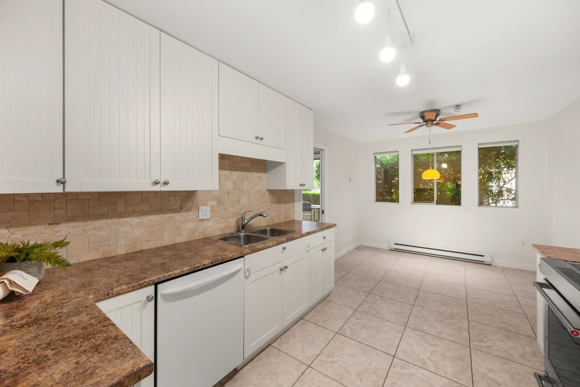 105 5 Renaissance Square