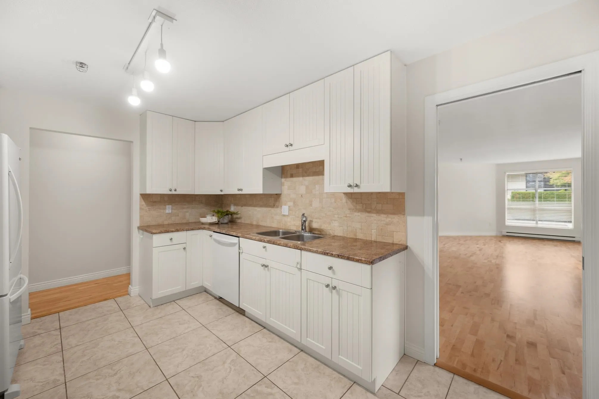 105 5 Renaissance Square