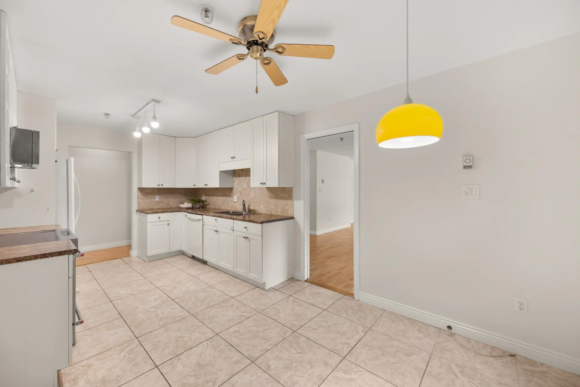 105 5 Renaissance Square