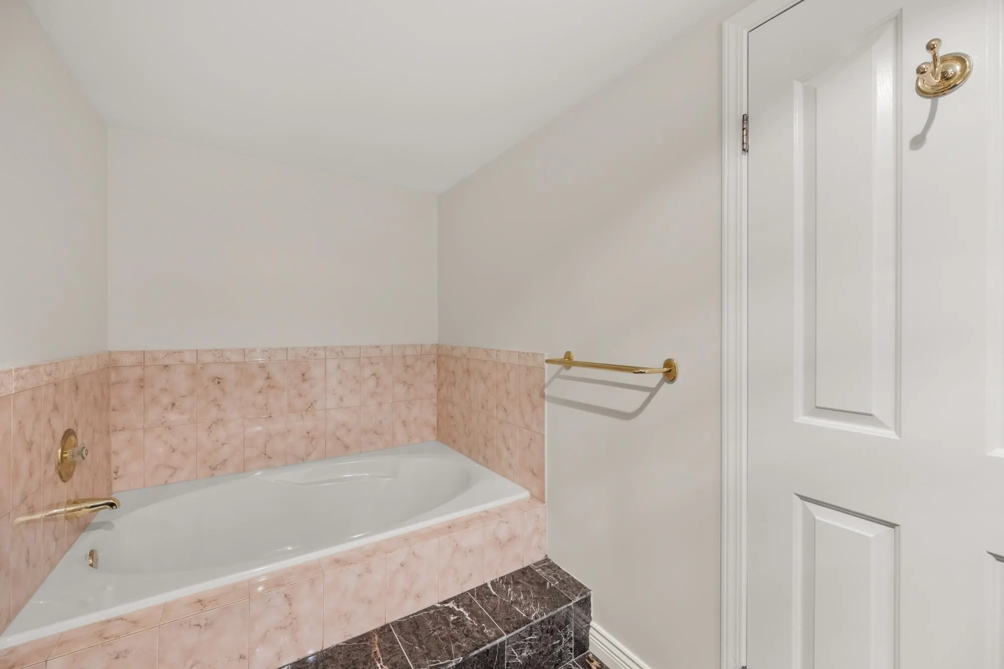 105 5 Renaissance Square