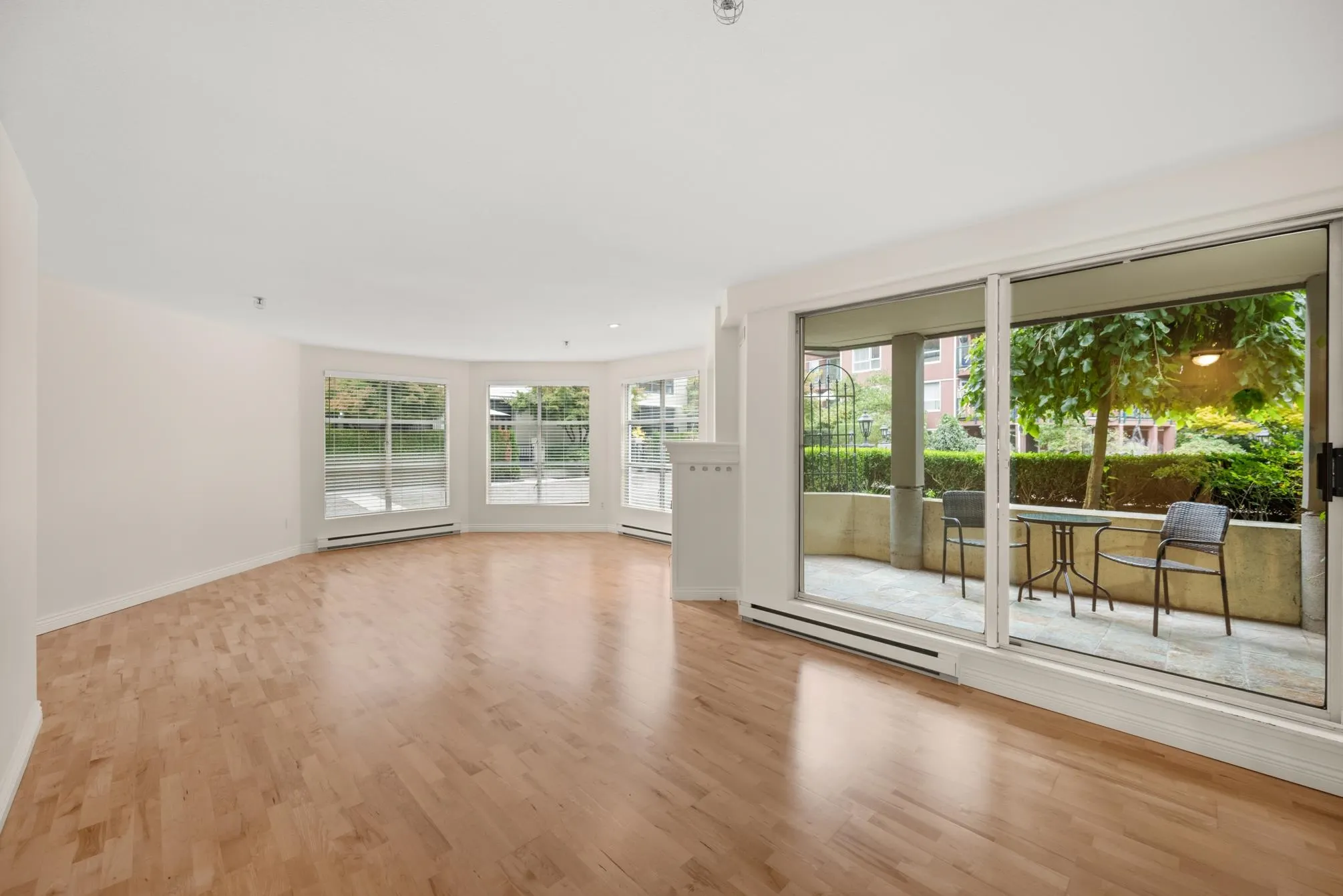 105 5 Renaissance Square