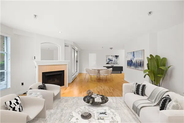 105 5 Renaissance Square