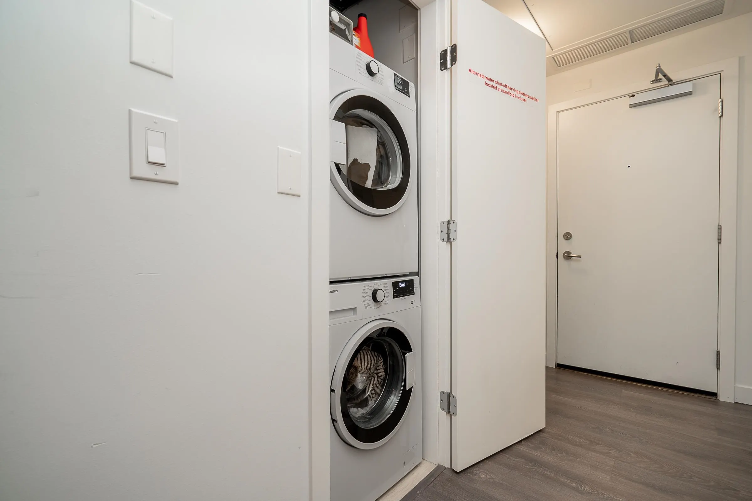 1701 567 Clarke Road