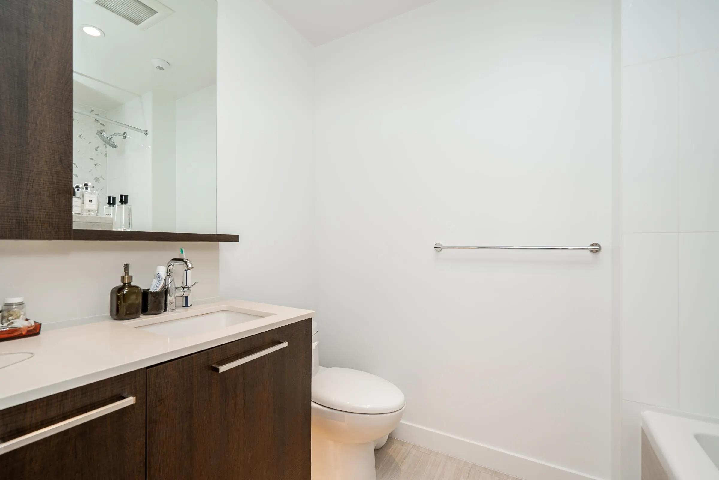 1701 567 Clarke Road