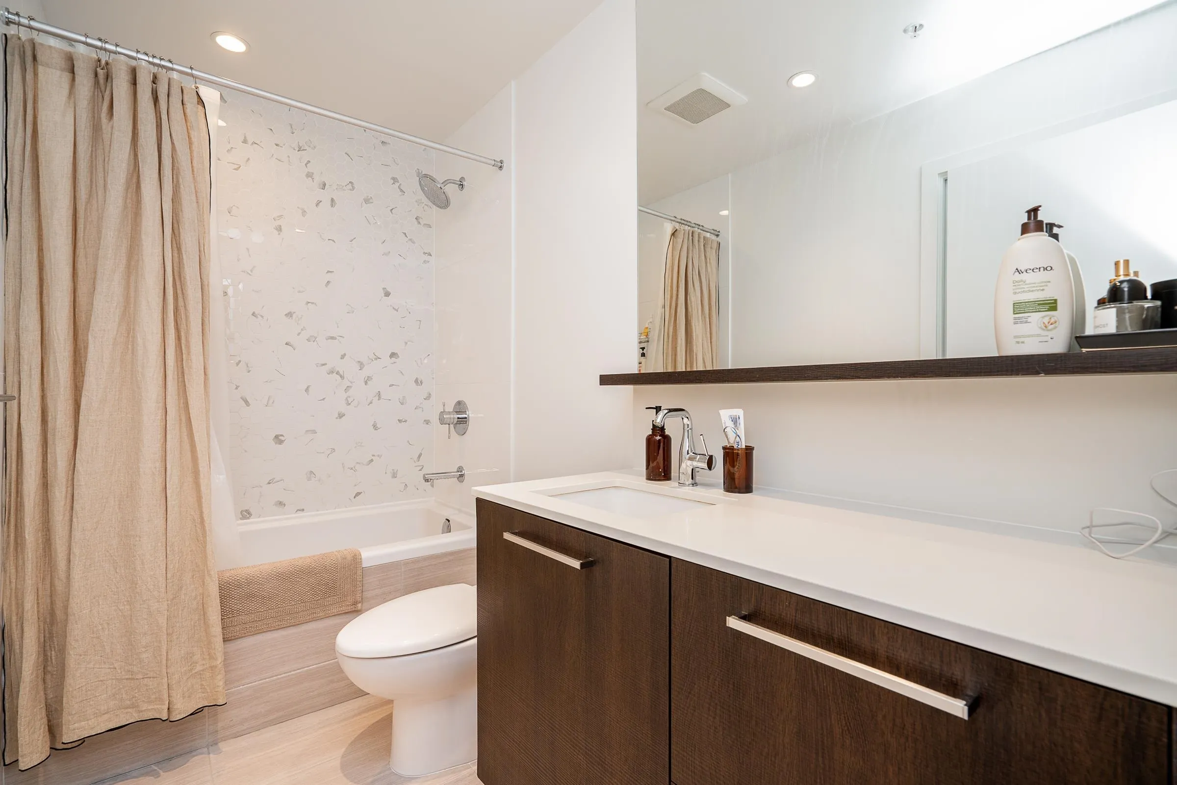 1701 567 Clarke Road