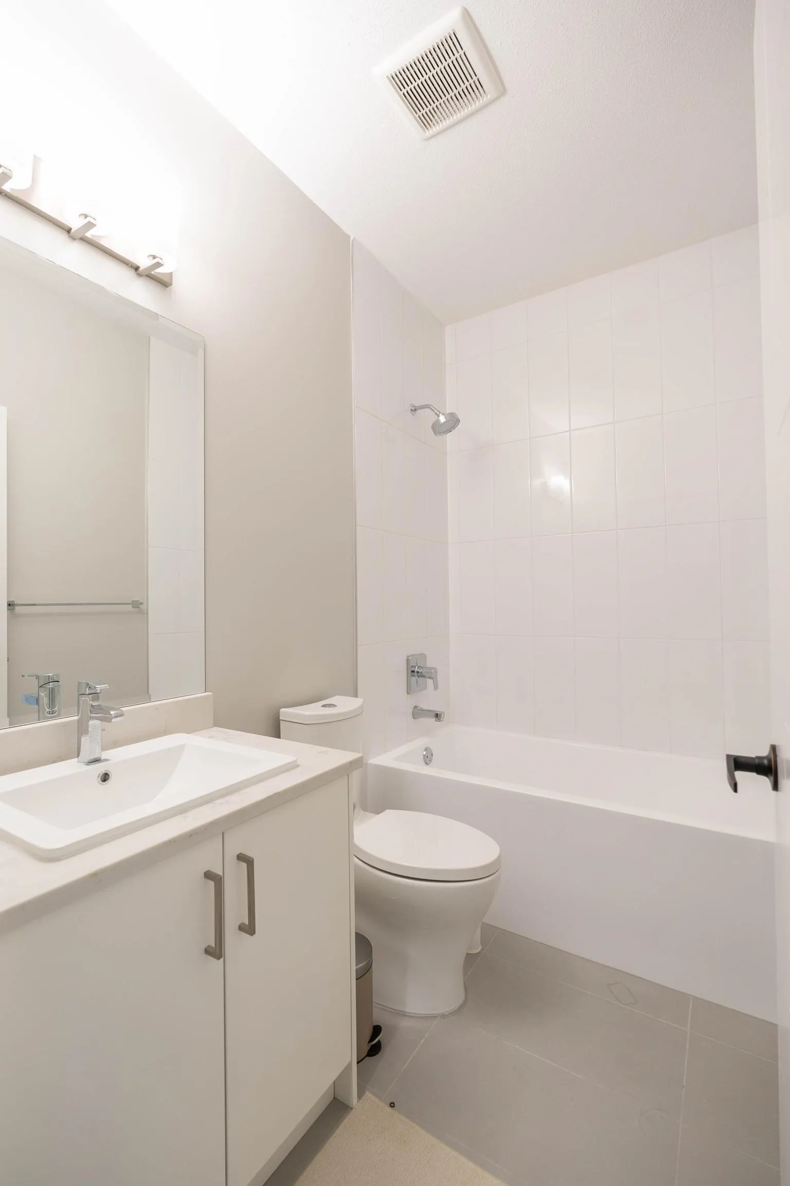 114 3525 Chandler Street