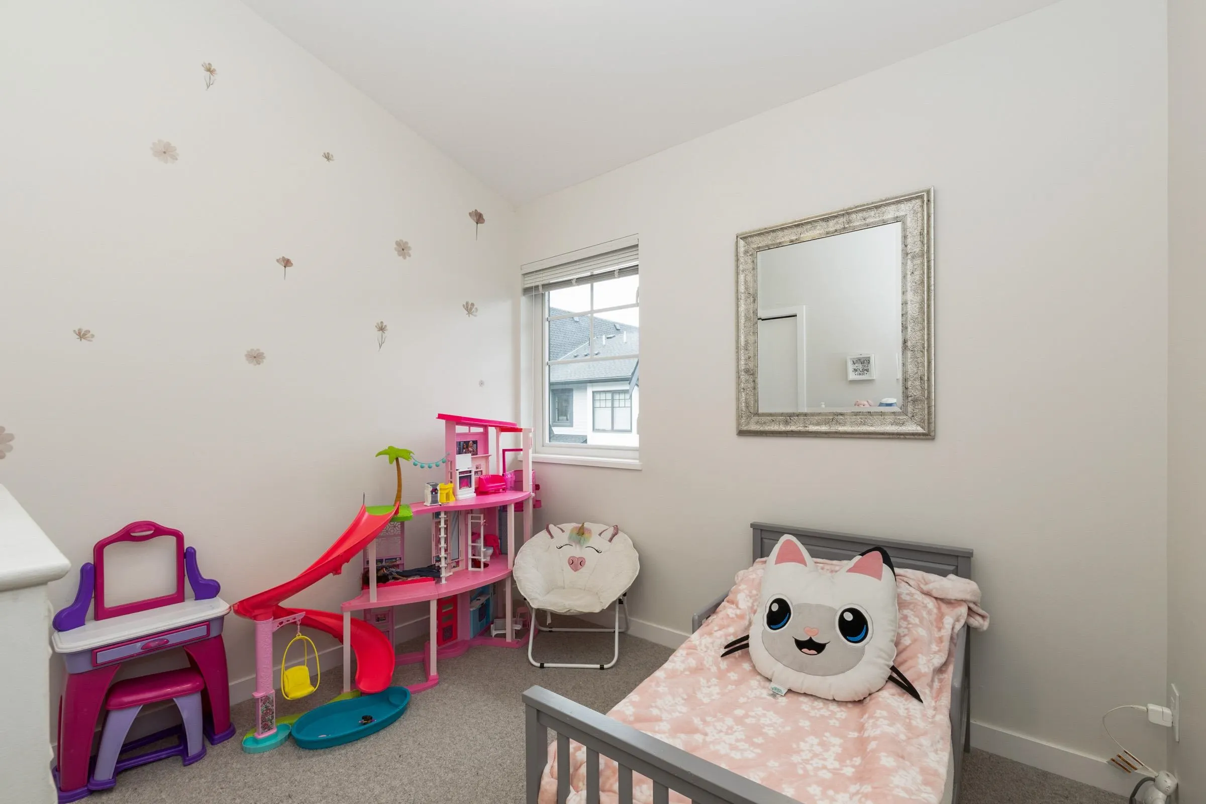 159 19451 Sutton Avenue