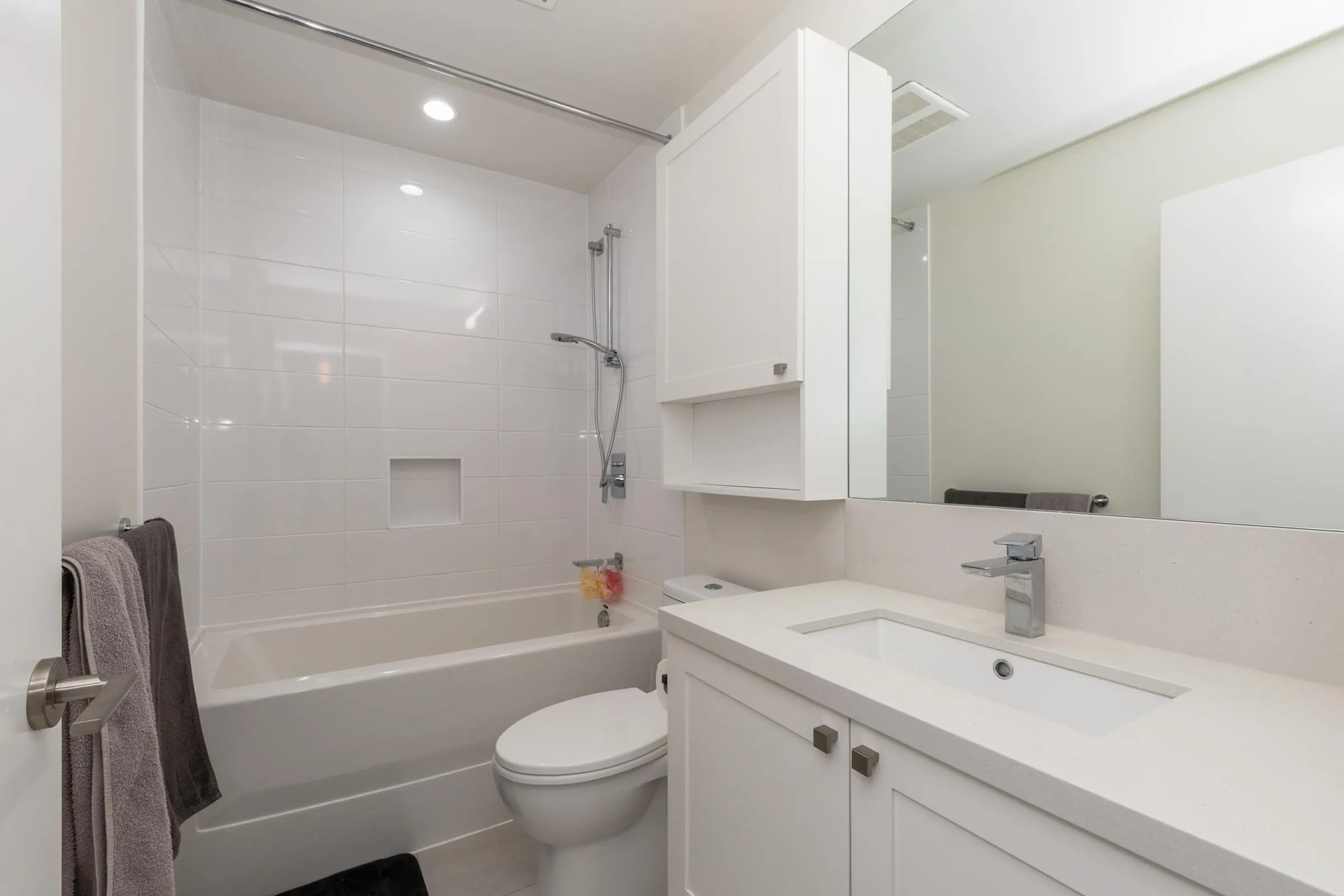 159 19451 Sutton Avenue