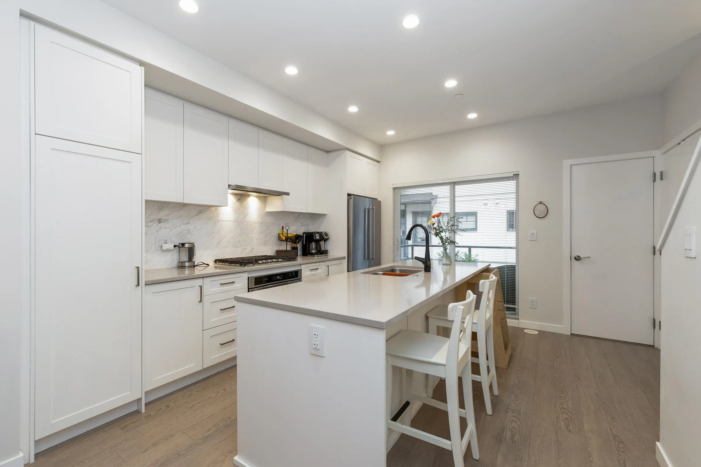 159 19451 Sutton Avenue