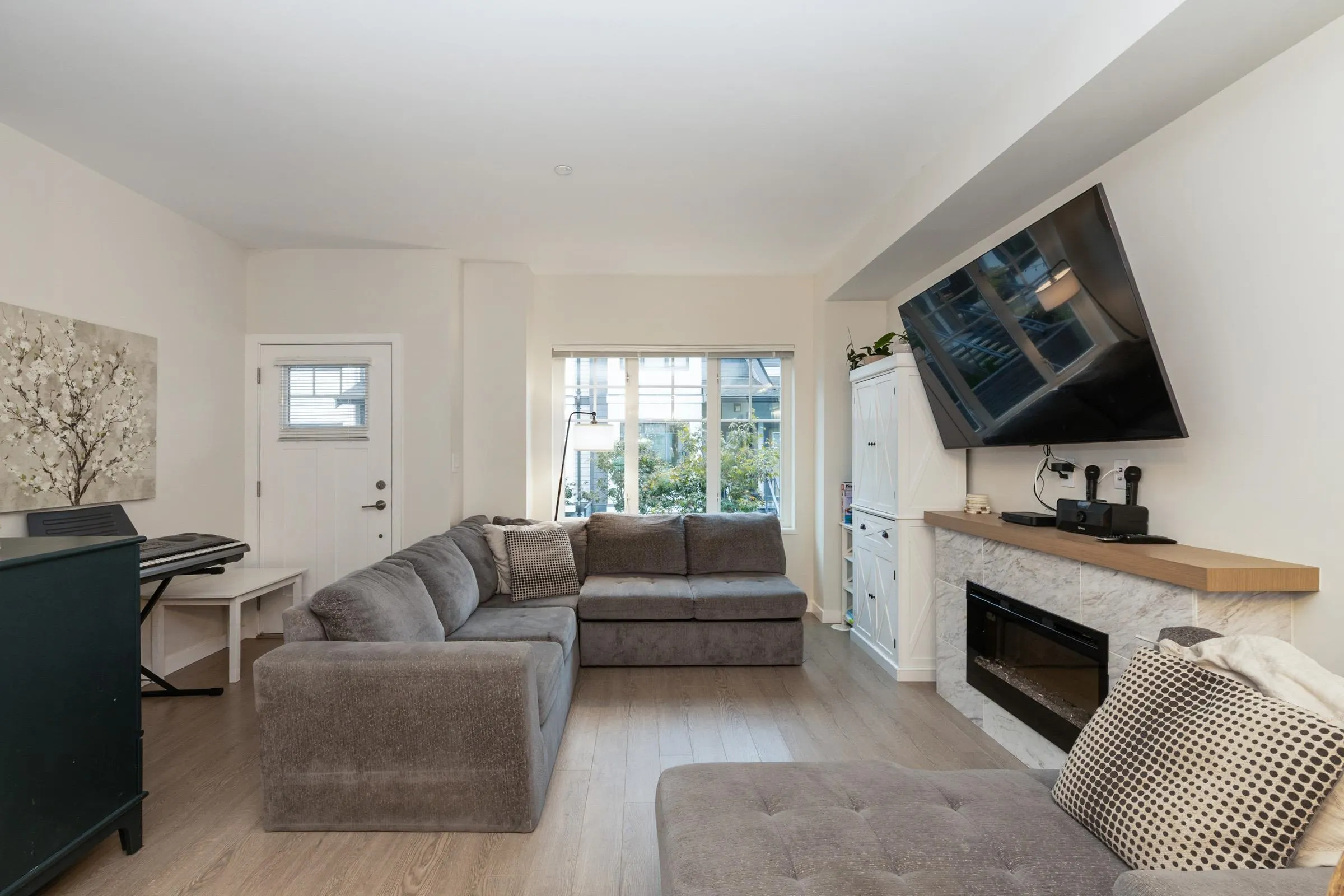 159 19451 Sutton Avenue