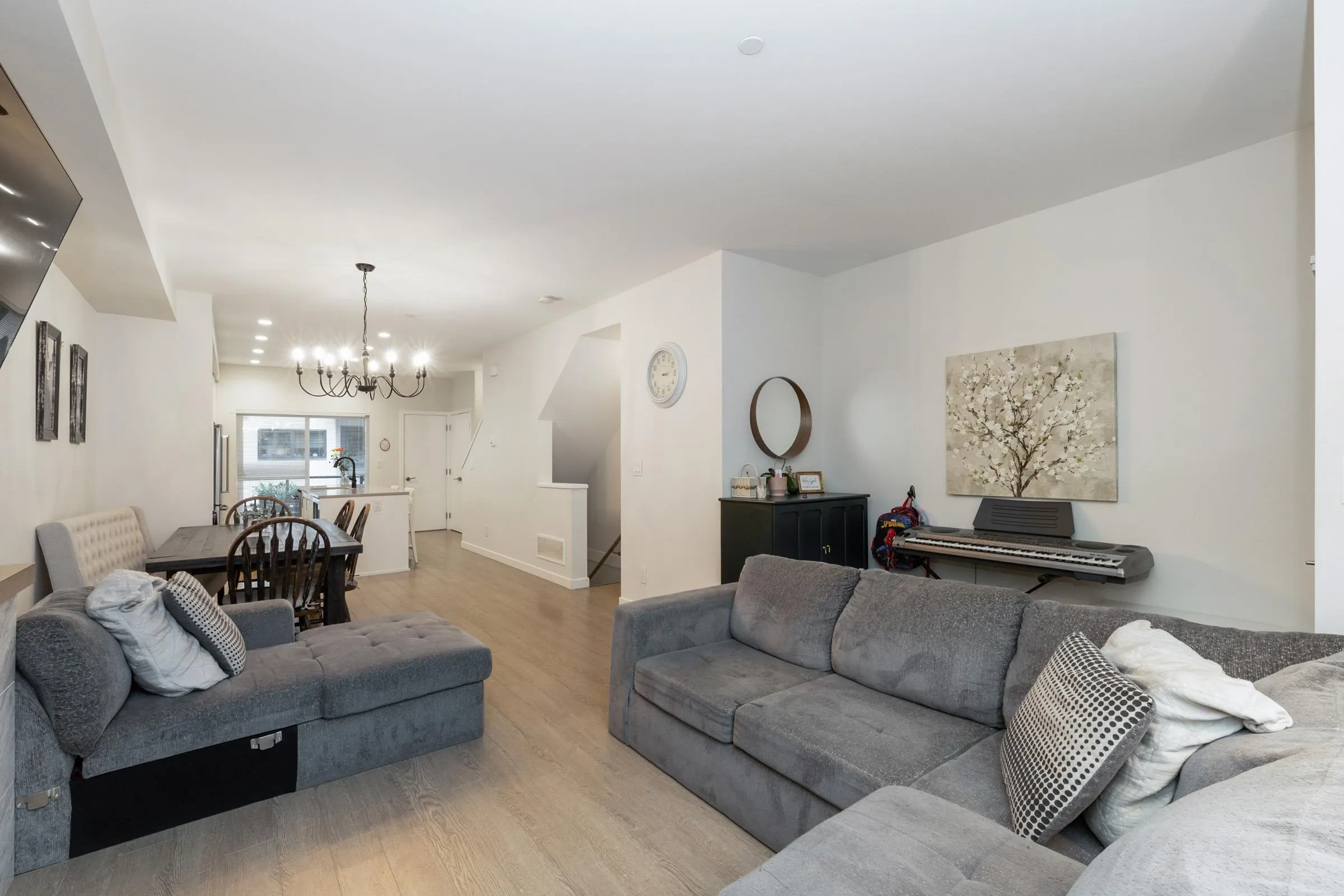 159 19451 Sutton Avenue