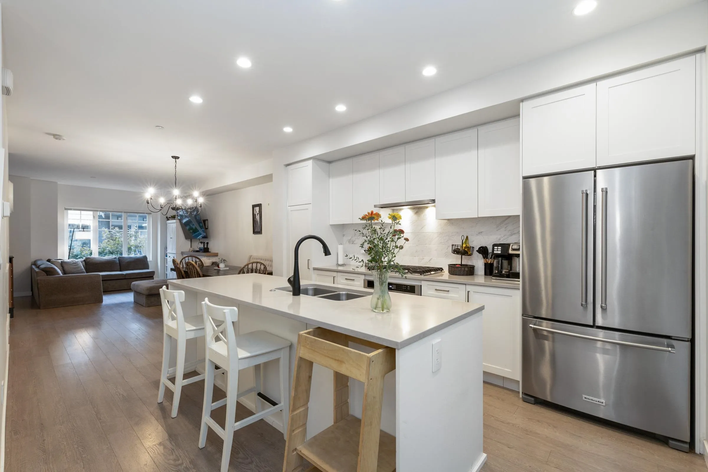 159 19451 Sutton Avenue