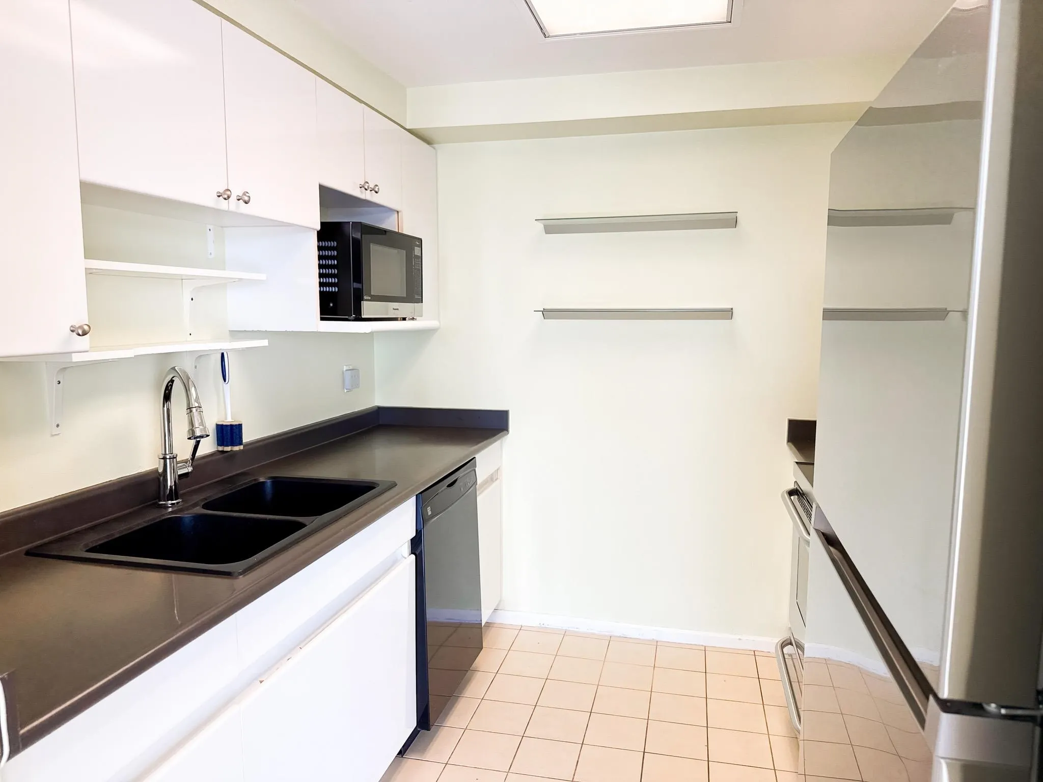 1103 212 Davie Street