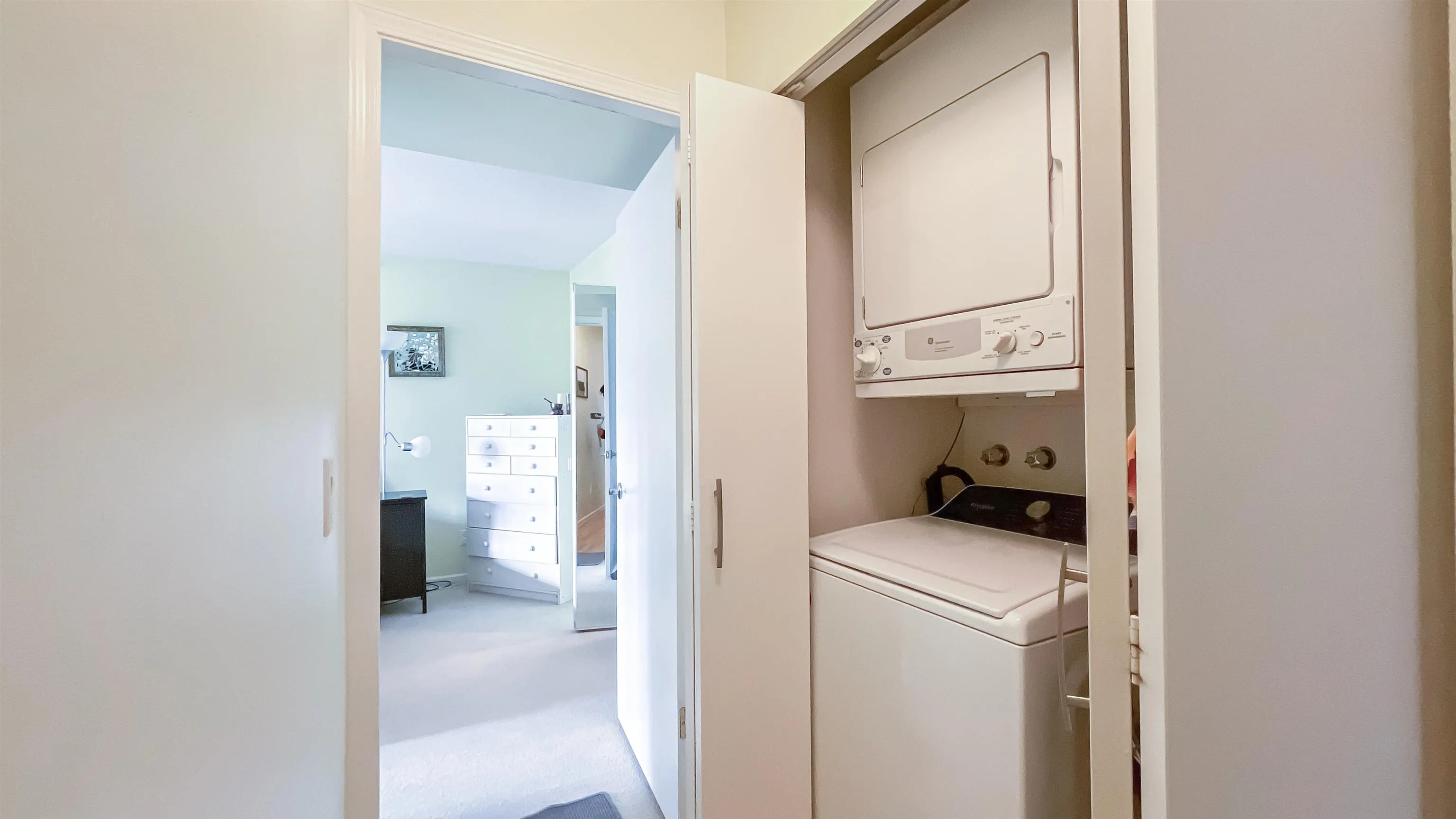 1103 212 Davie Street