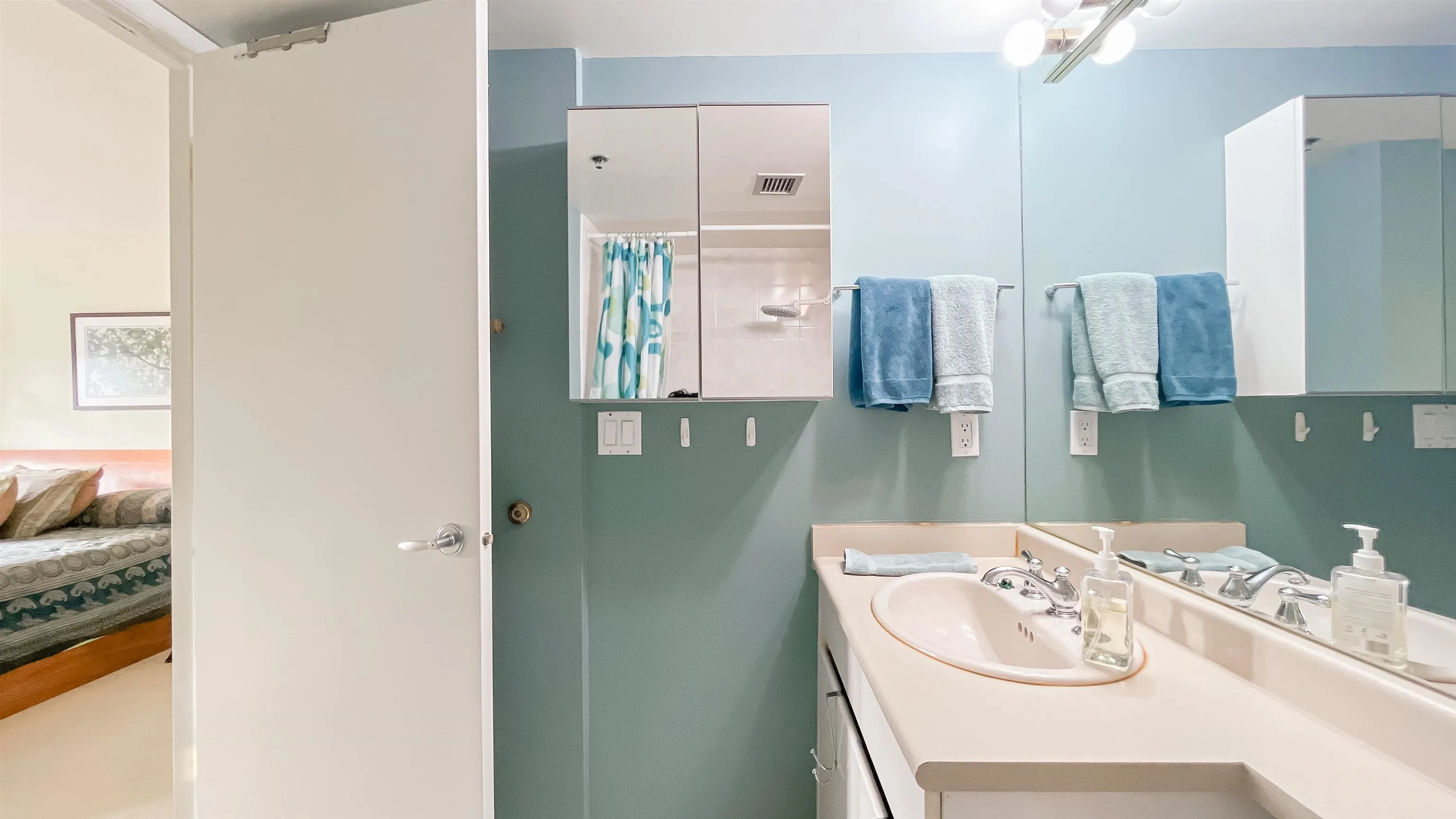 1103 212 Davie Street