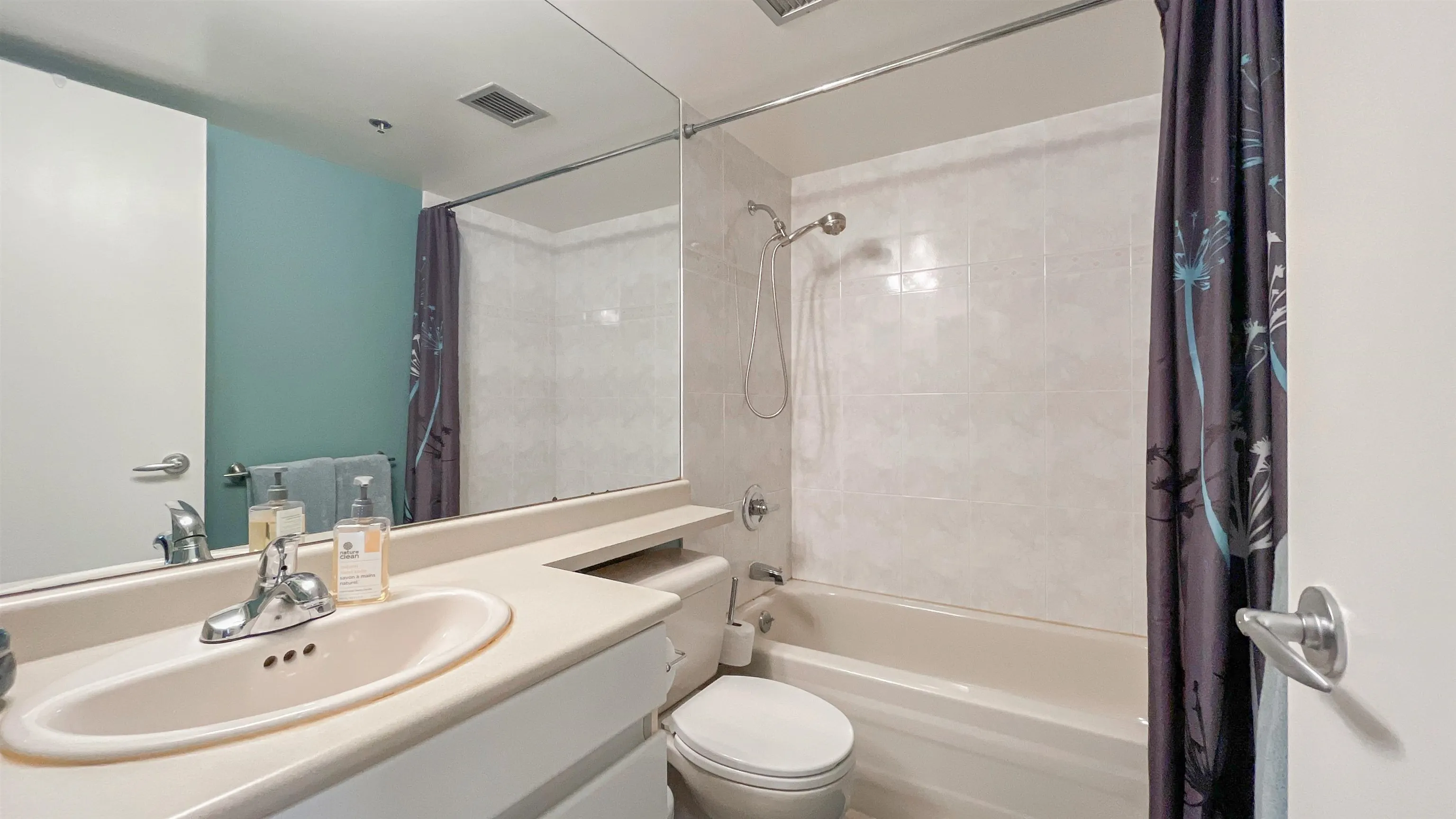 1103 212 Davie Street