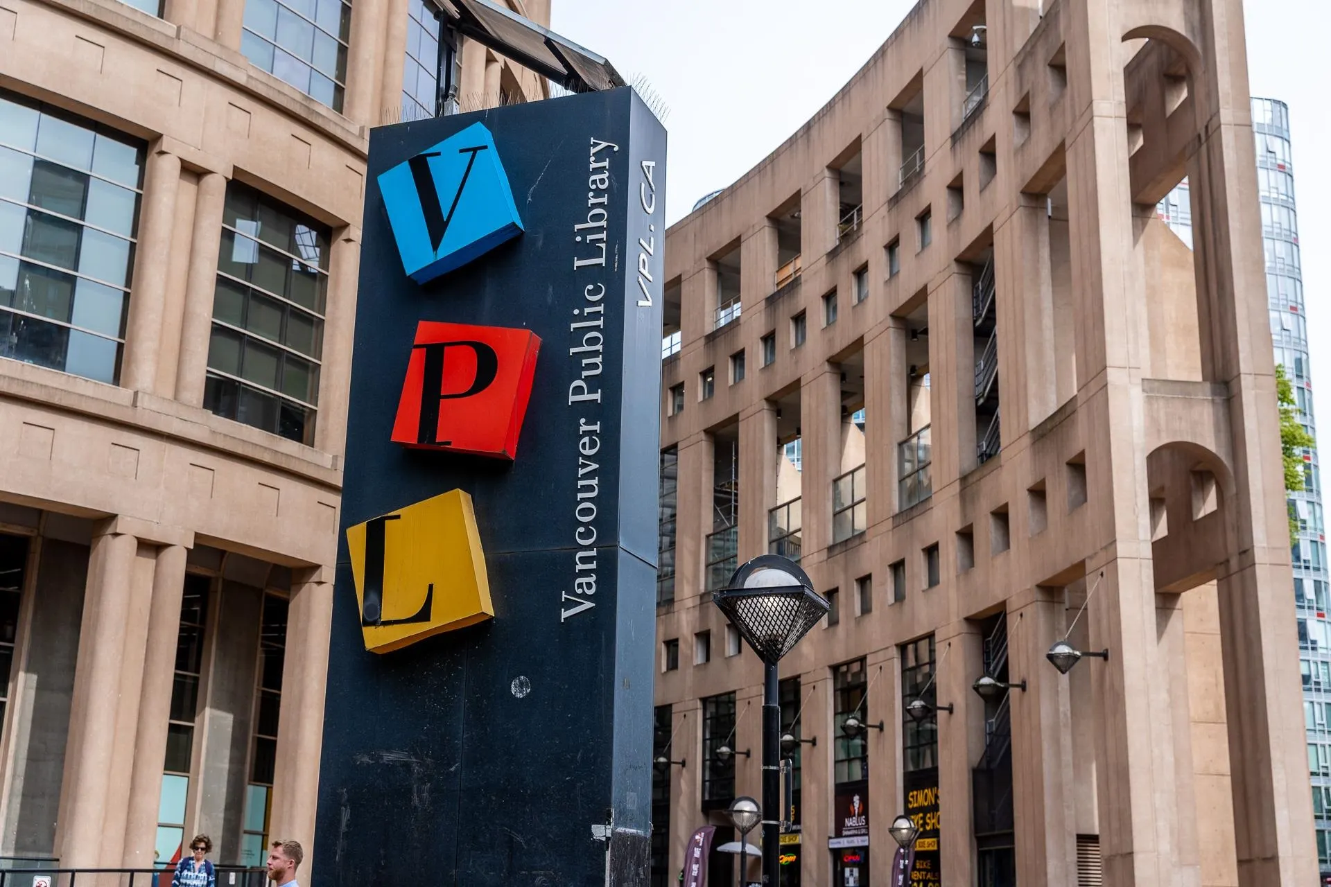 1405 822 Homer Street