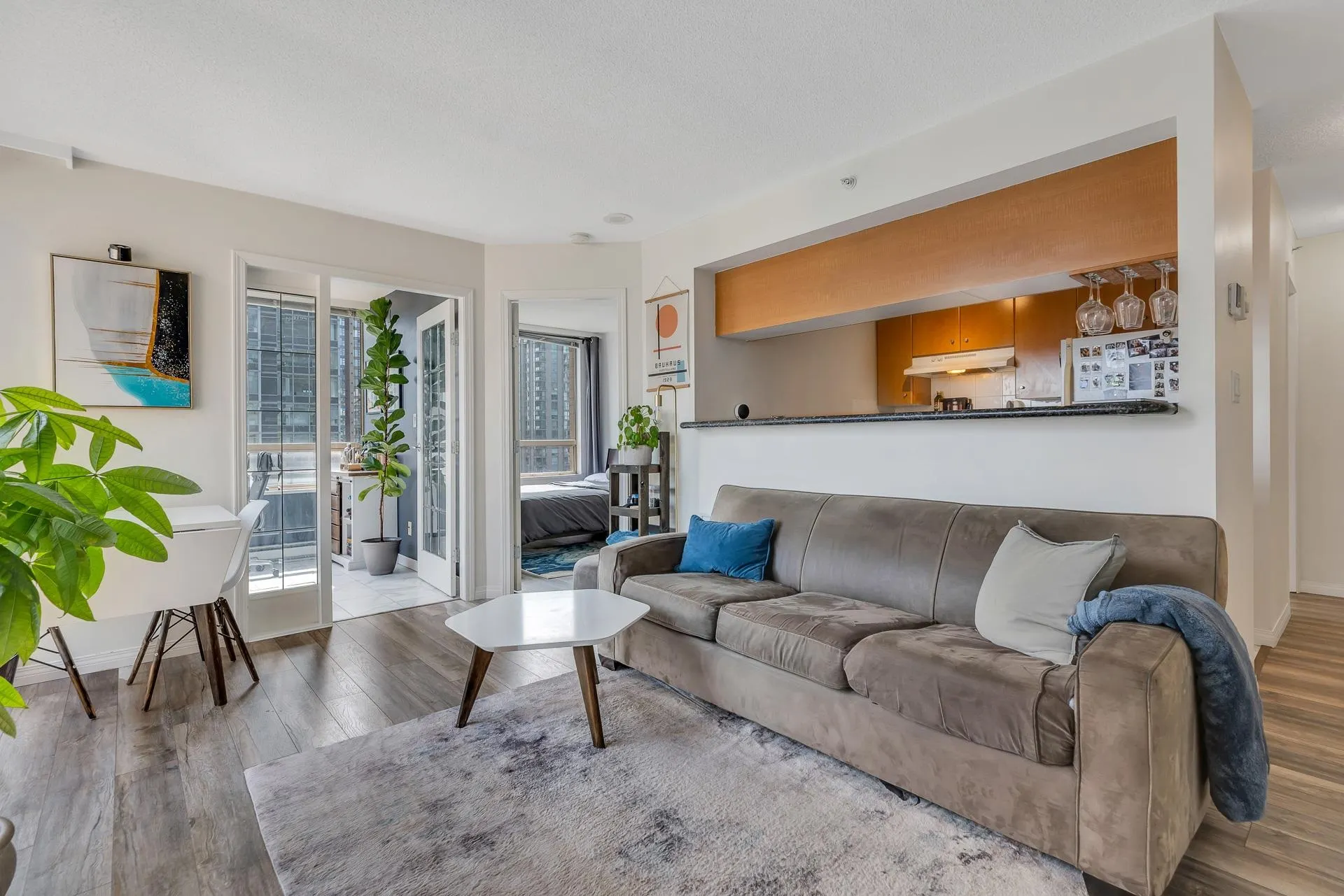 1405 822 Homer Street