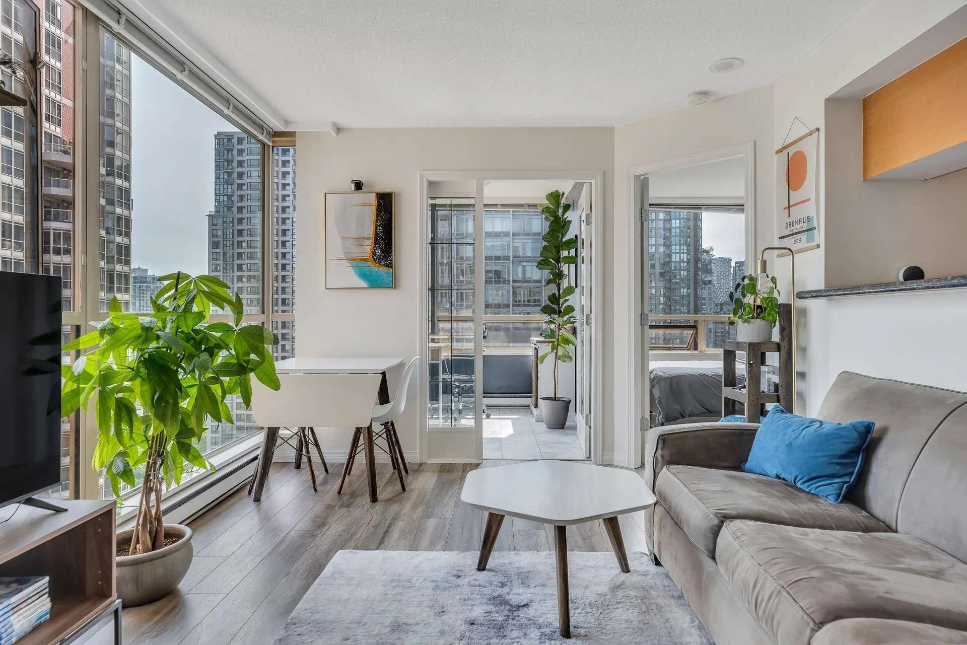 1405 822 Homer Street