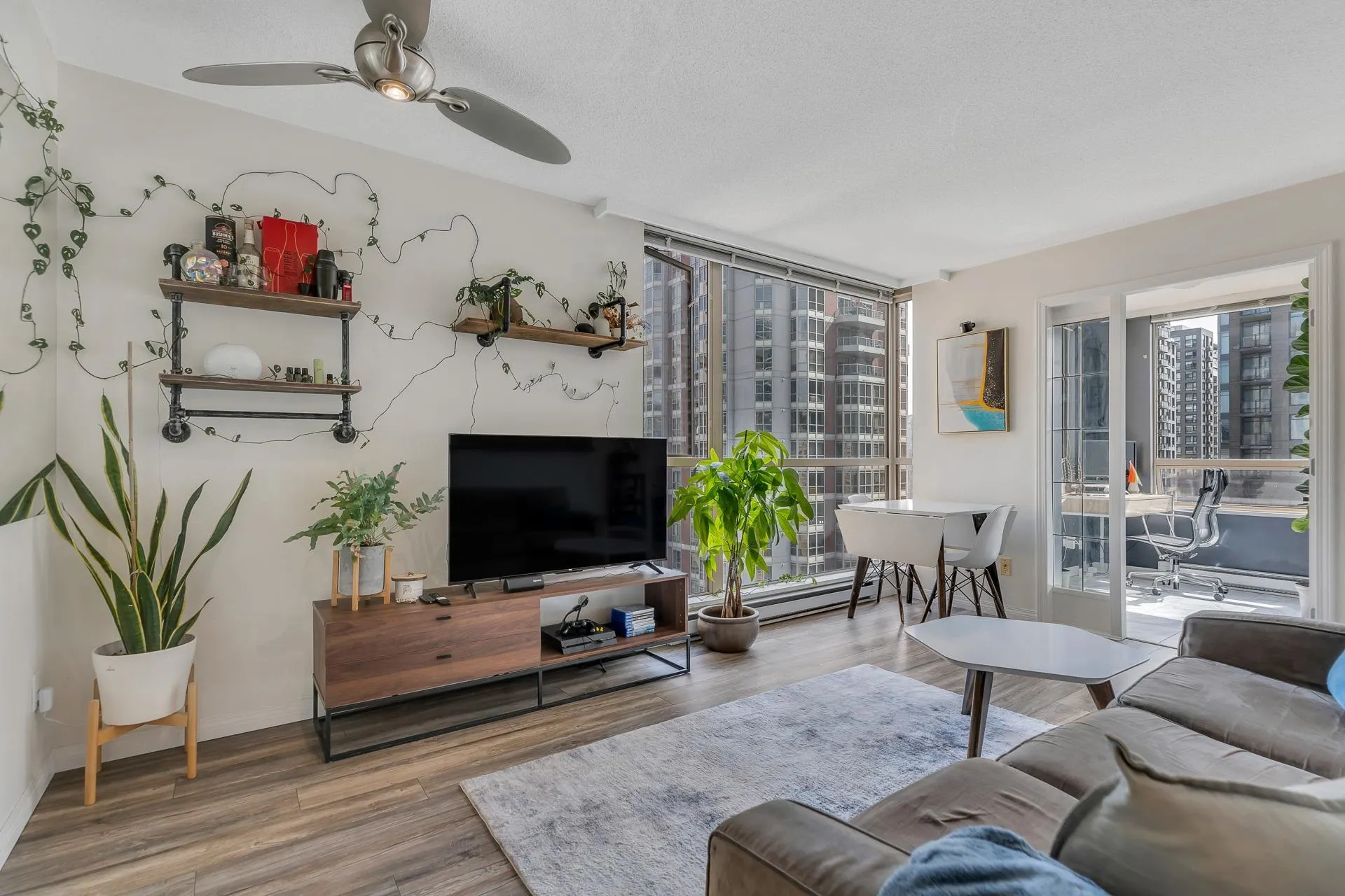 1405 822 Homer Street