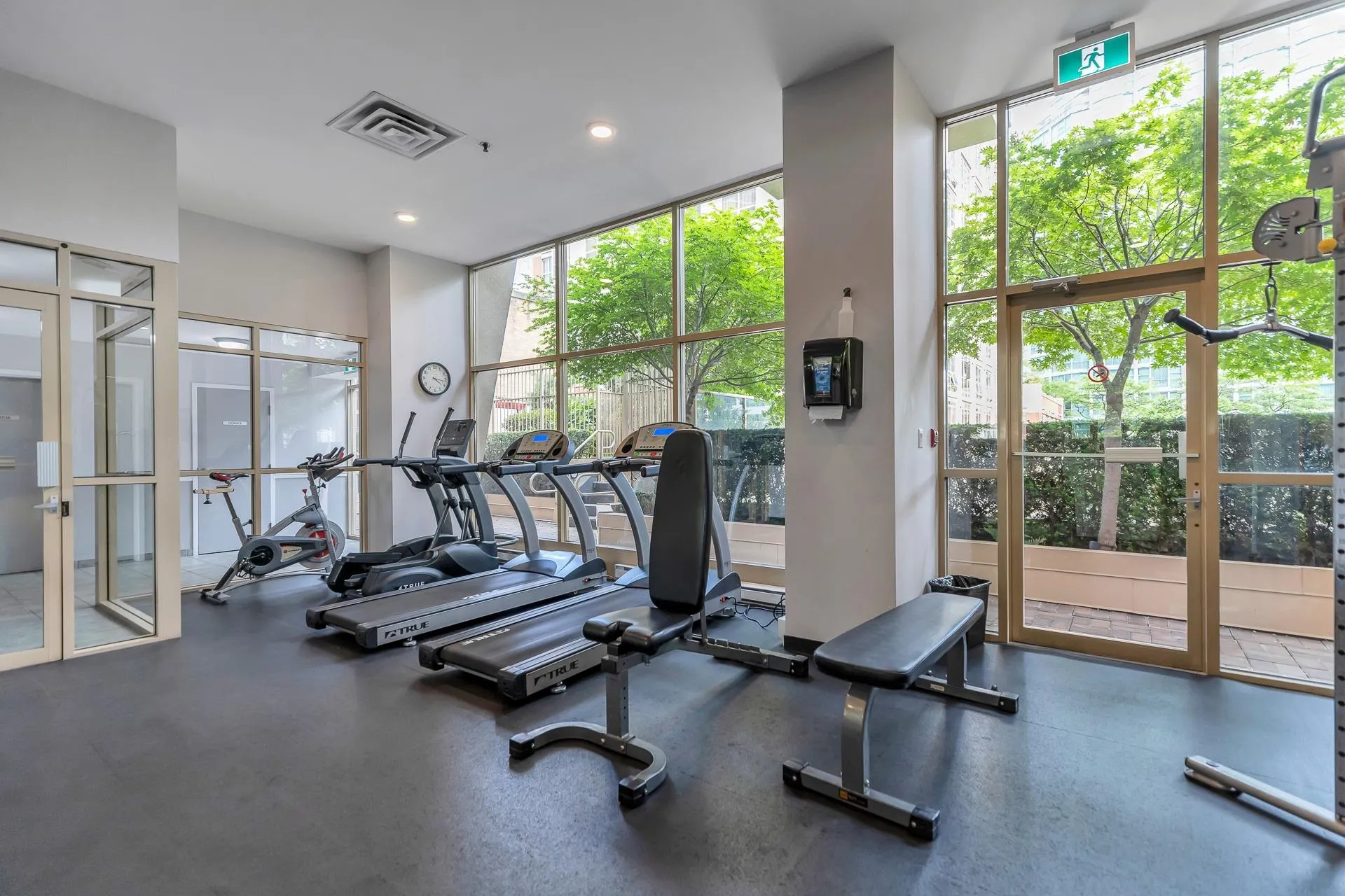 1405 822 Homer Street