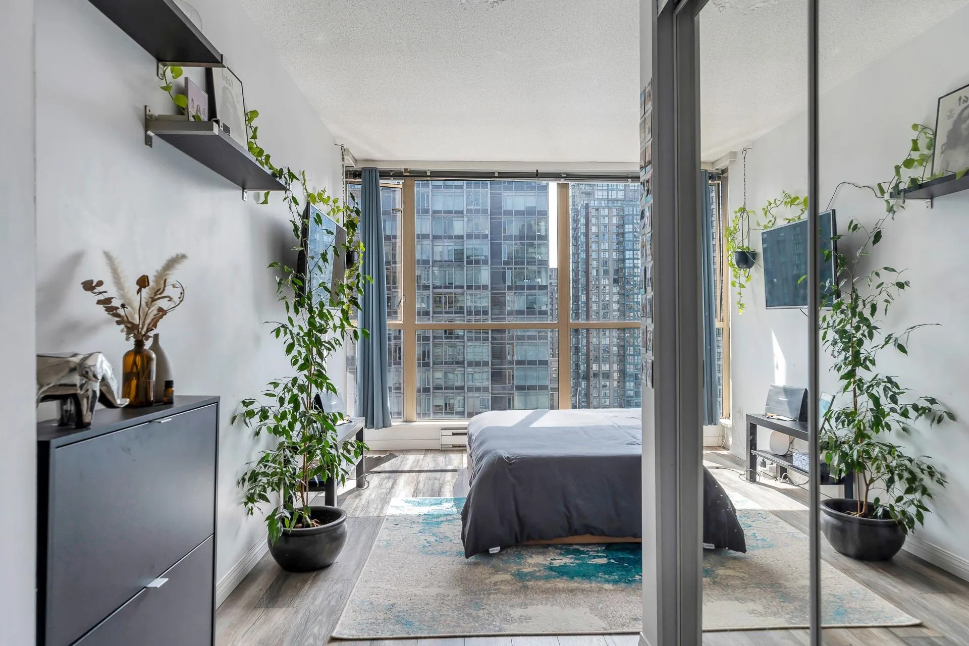 1405 822 Homer Street