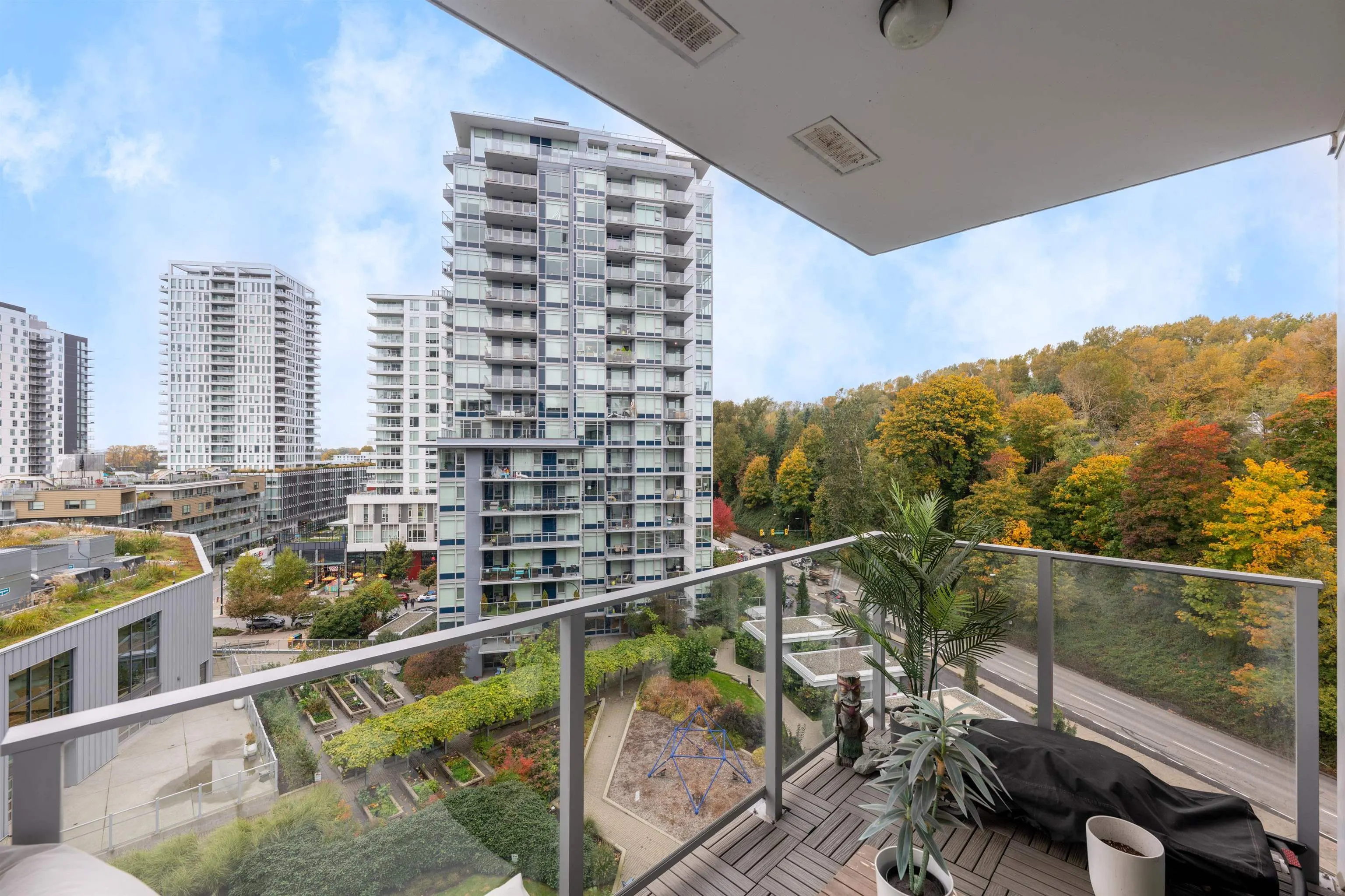 906 3557 Sawmill Crescent