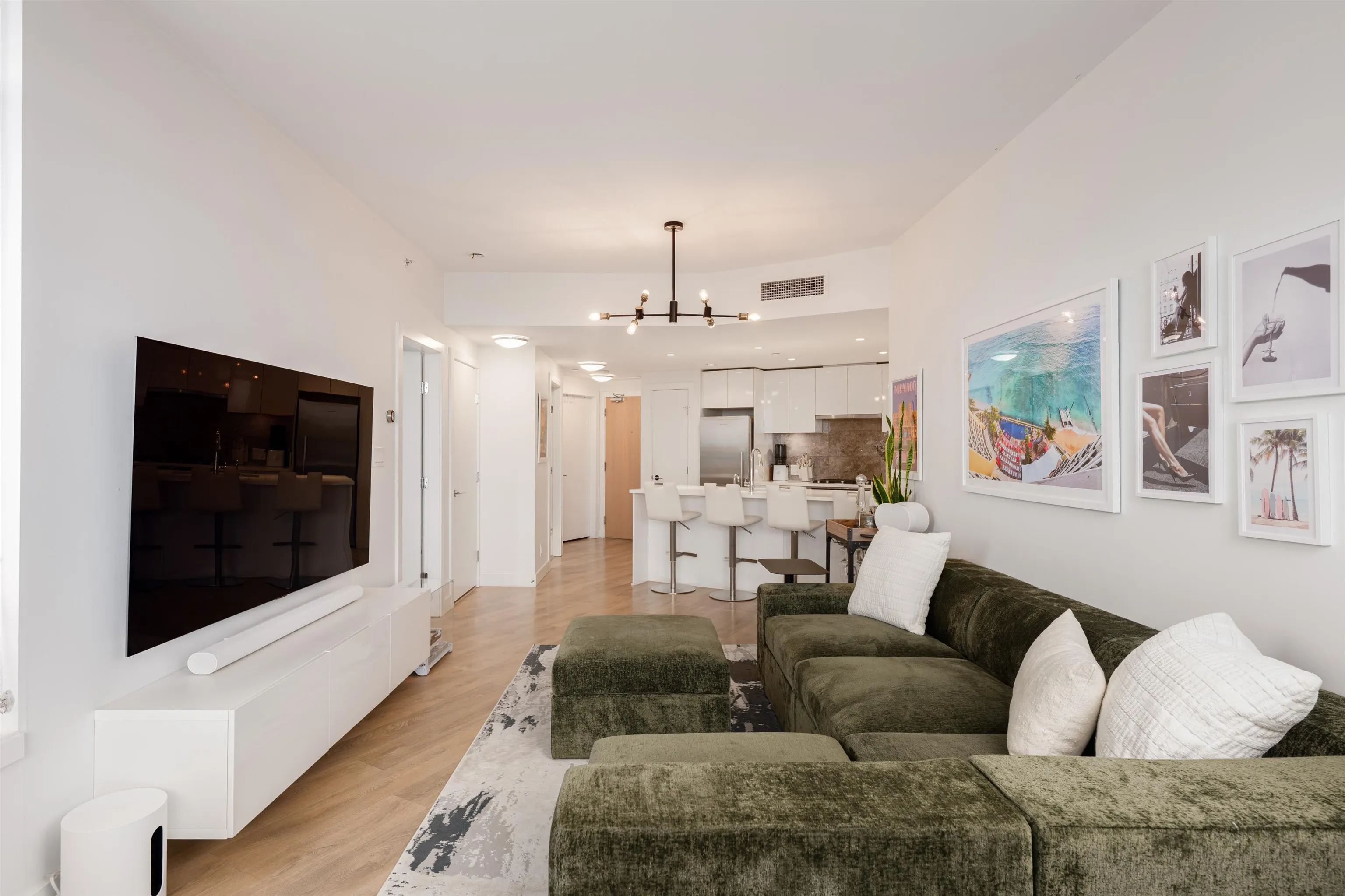 906 3557 Sawmill Crescent
