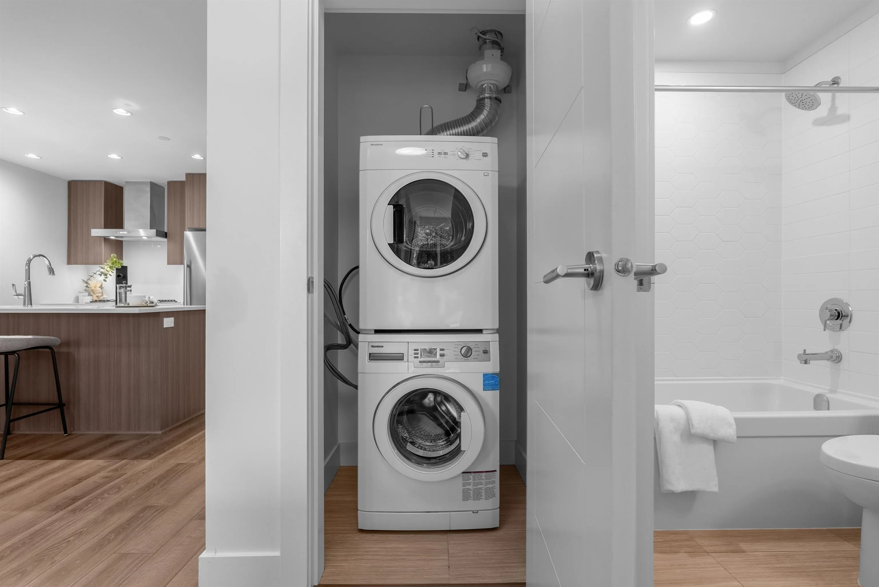 103 10788 No. 5 Road