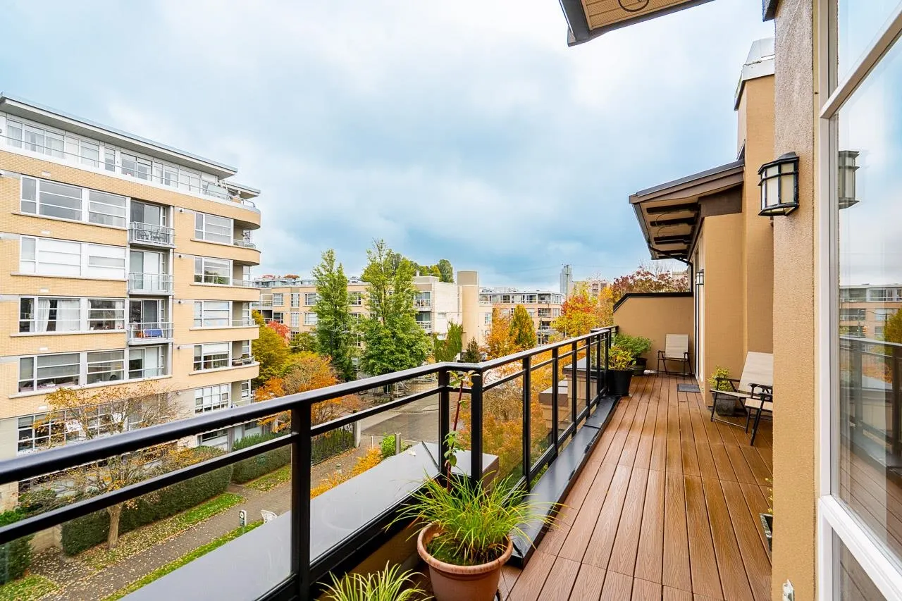 402 2175 Salal Drive