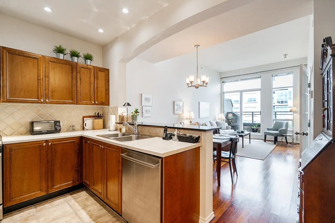 402 2175 Salal Drive