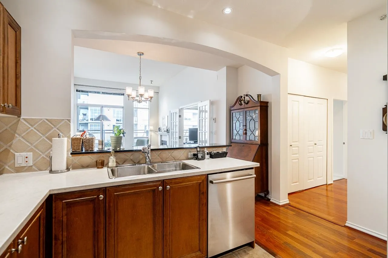 402 2175 Salal Drive