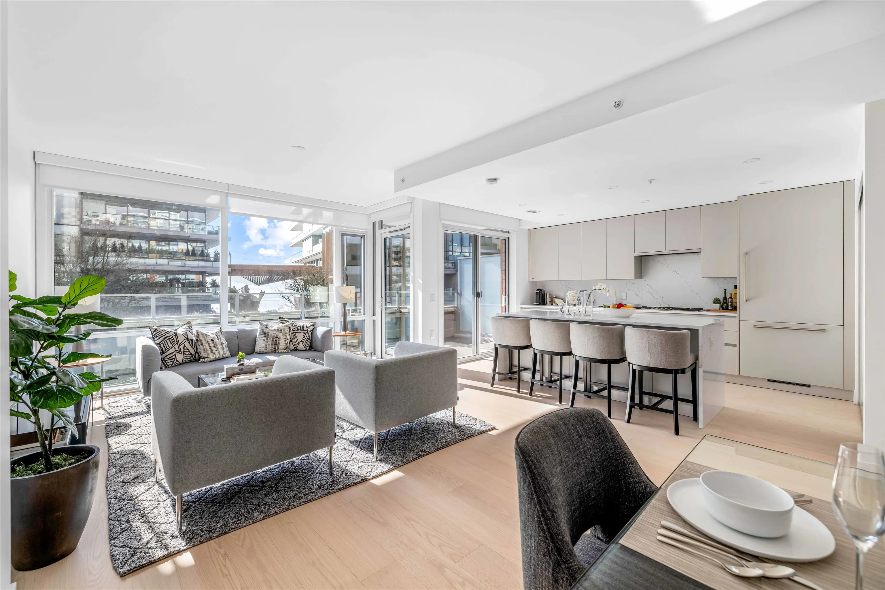 206 1331 Marine Drive