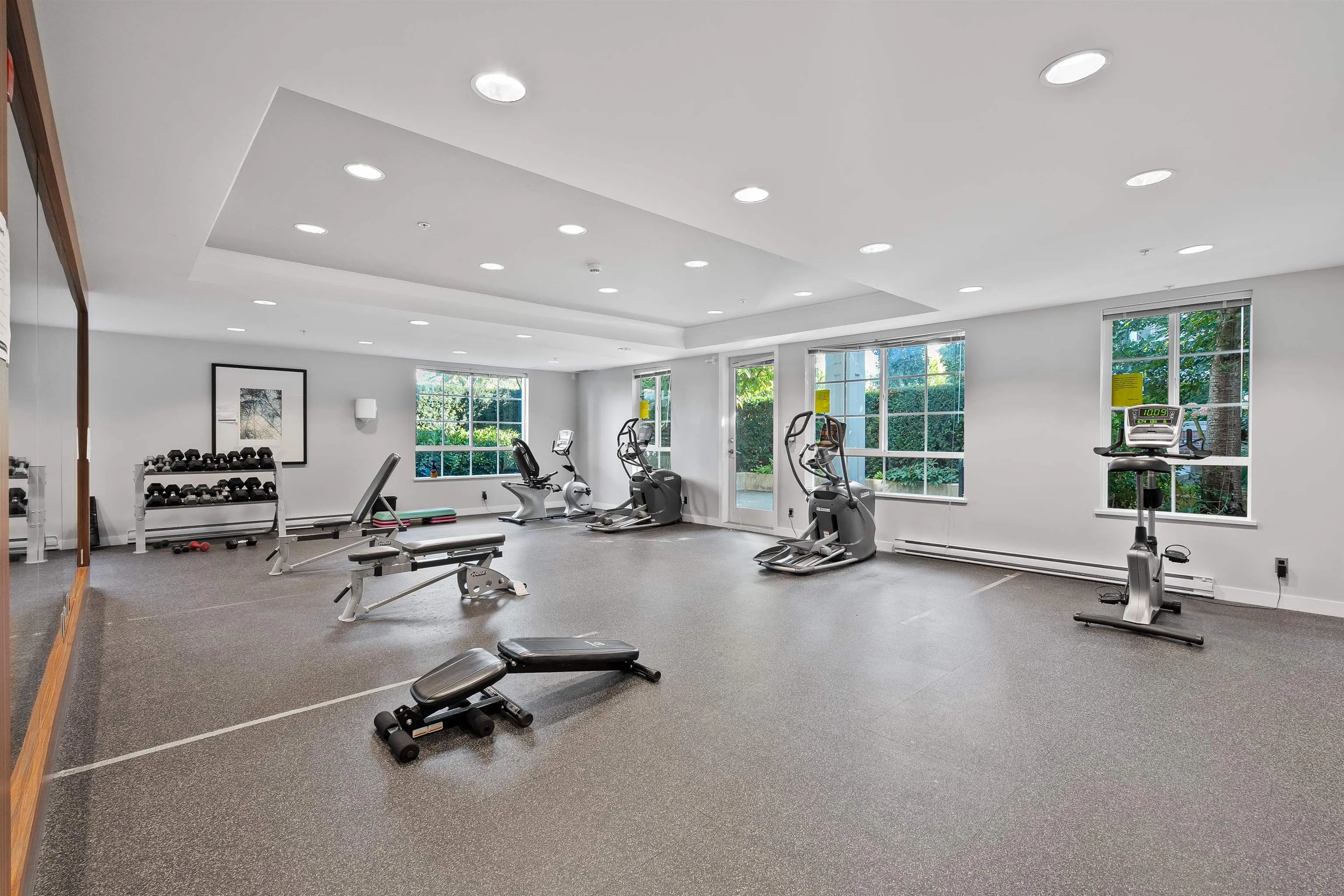 301 553 Foster Avenue