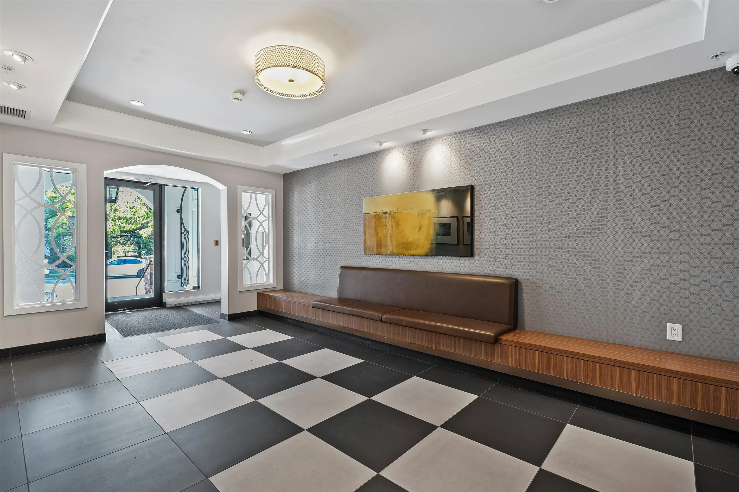 301 553 Foster Avenue