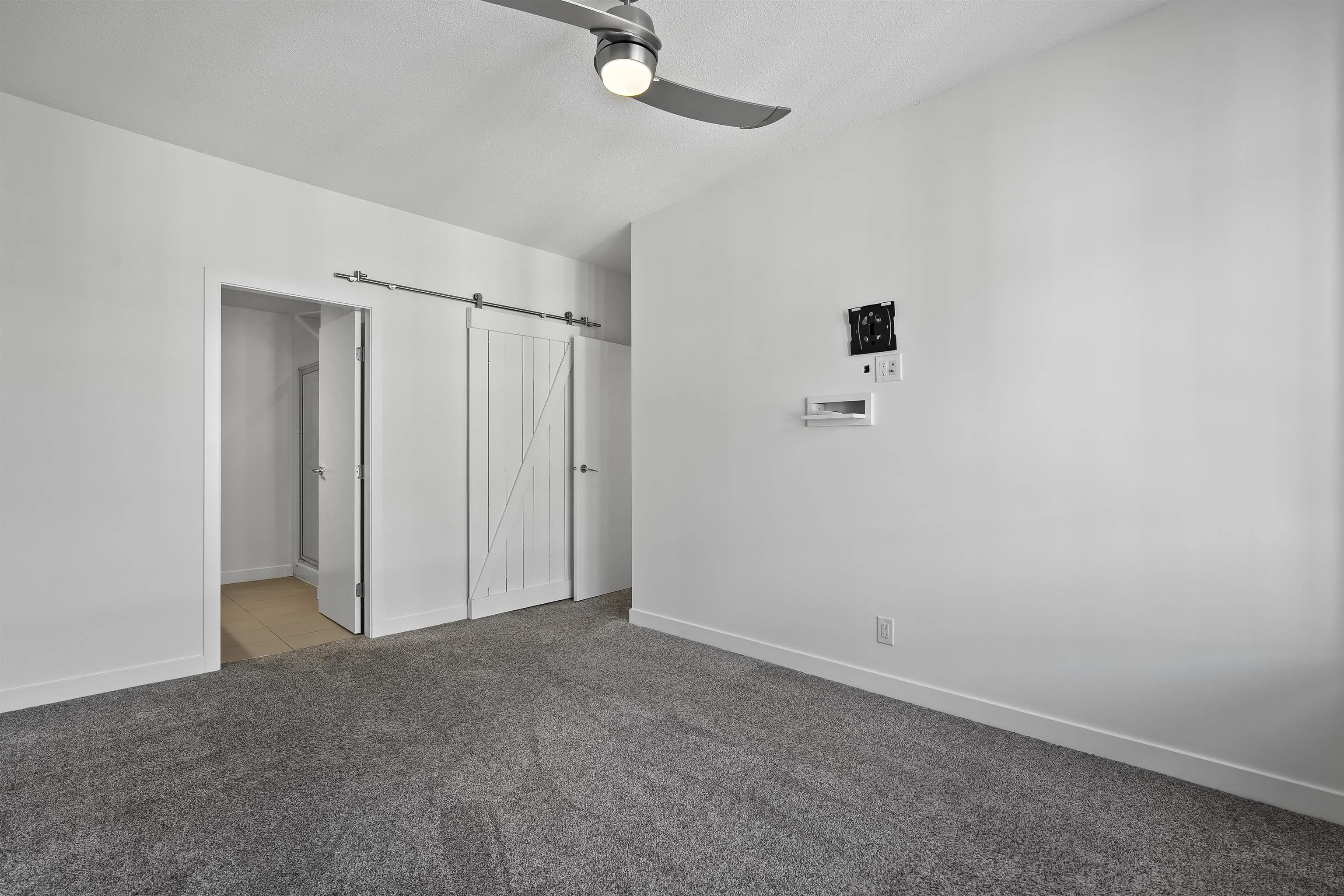 301 553 Foster Avenue