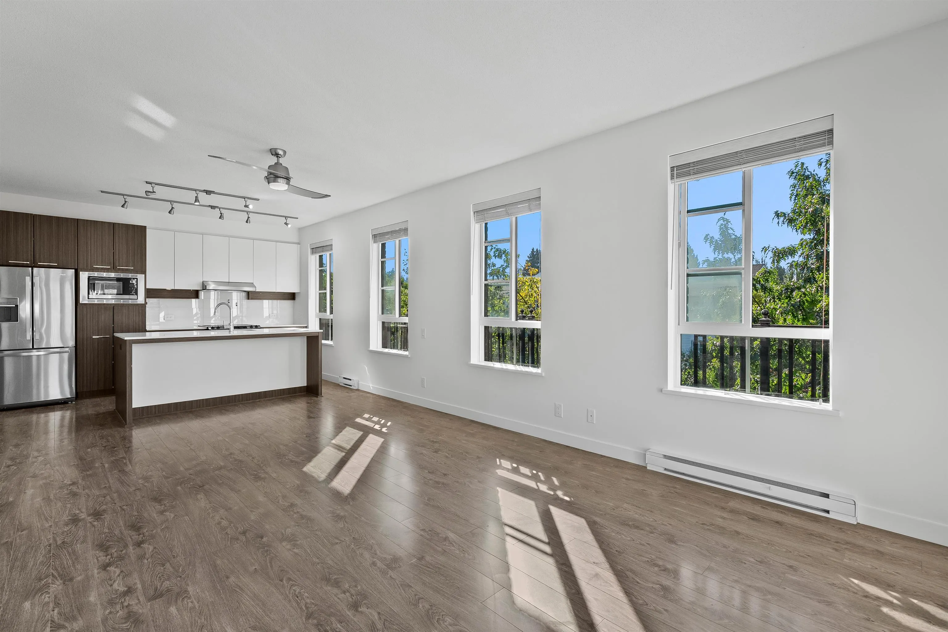 301 553 Foster Avenue