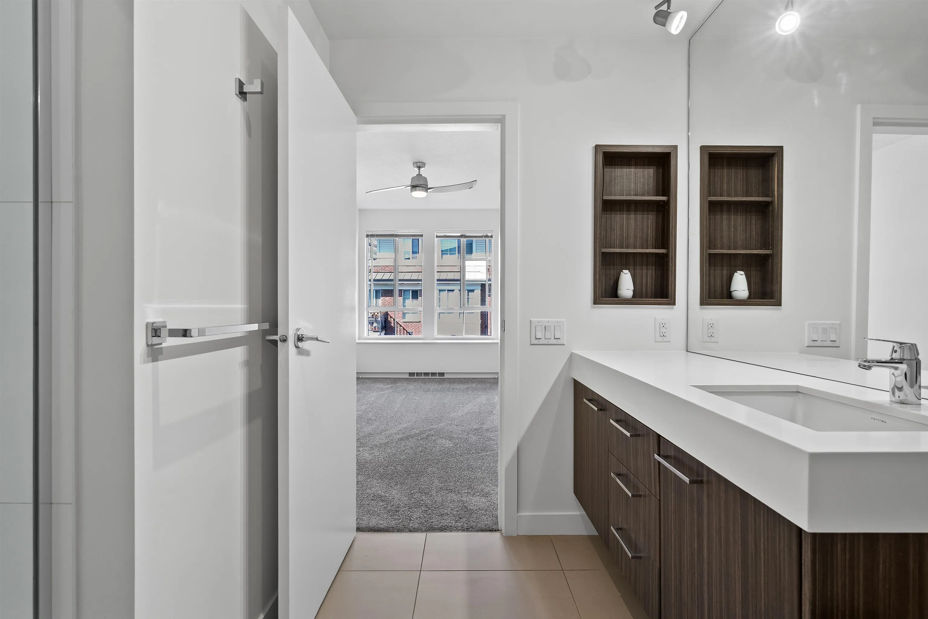 301 553 Foster Avenue