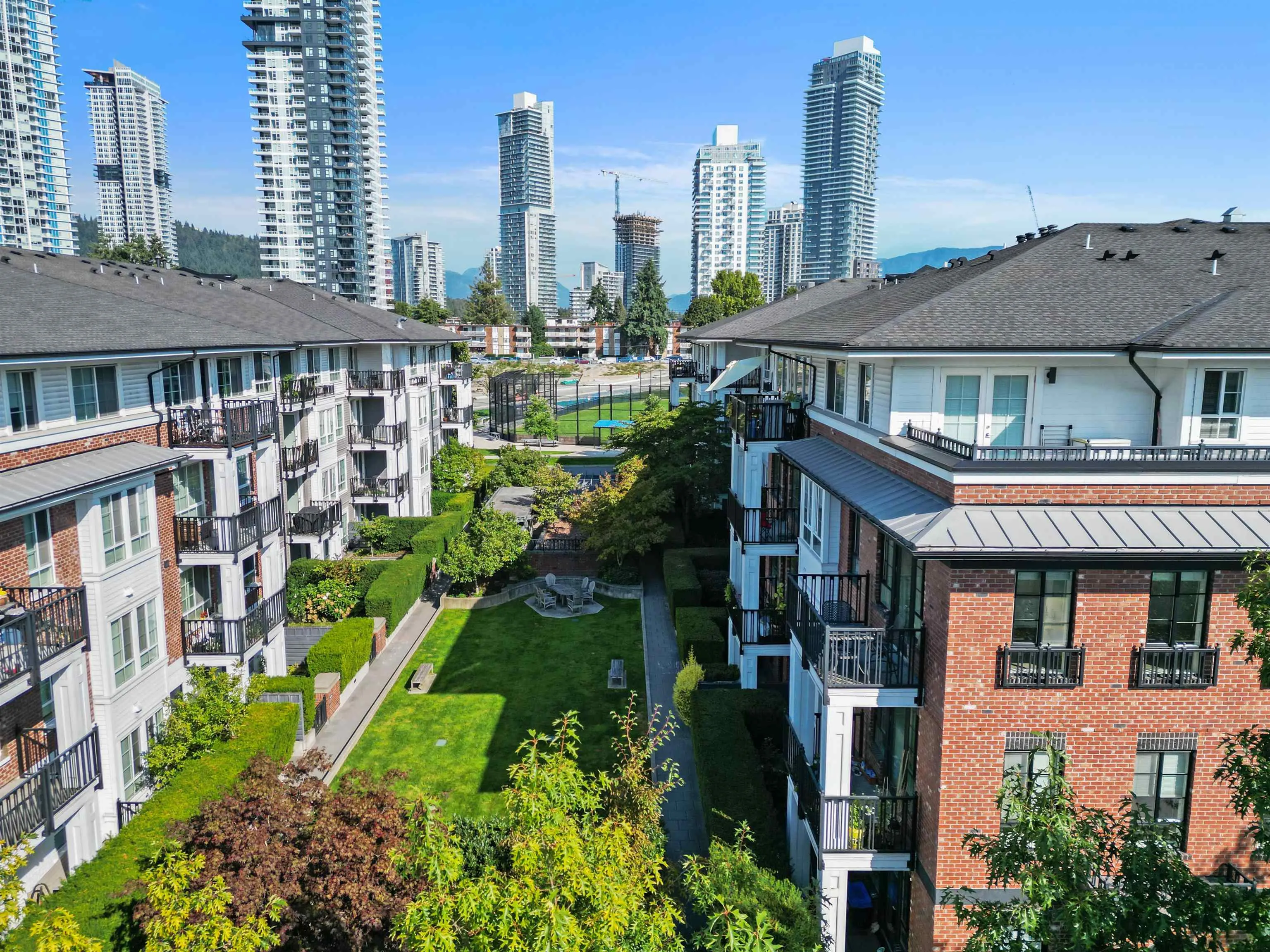 301 553 Foster Avenue