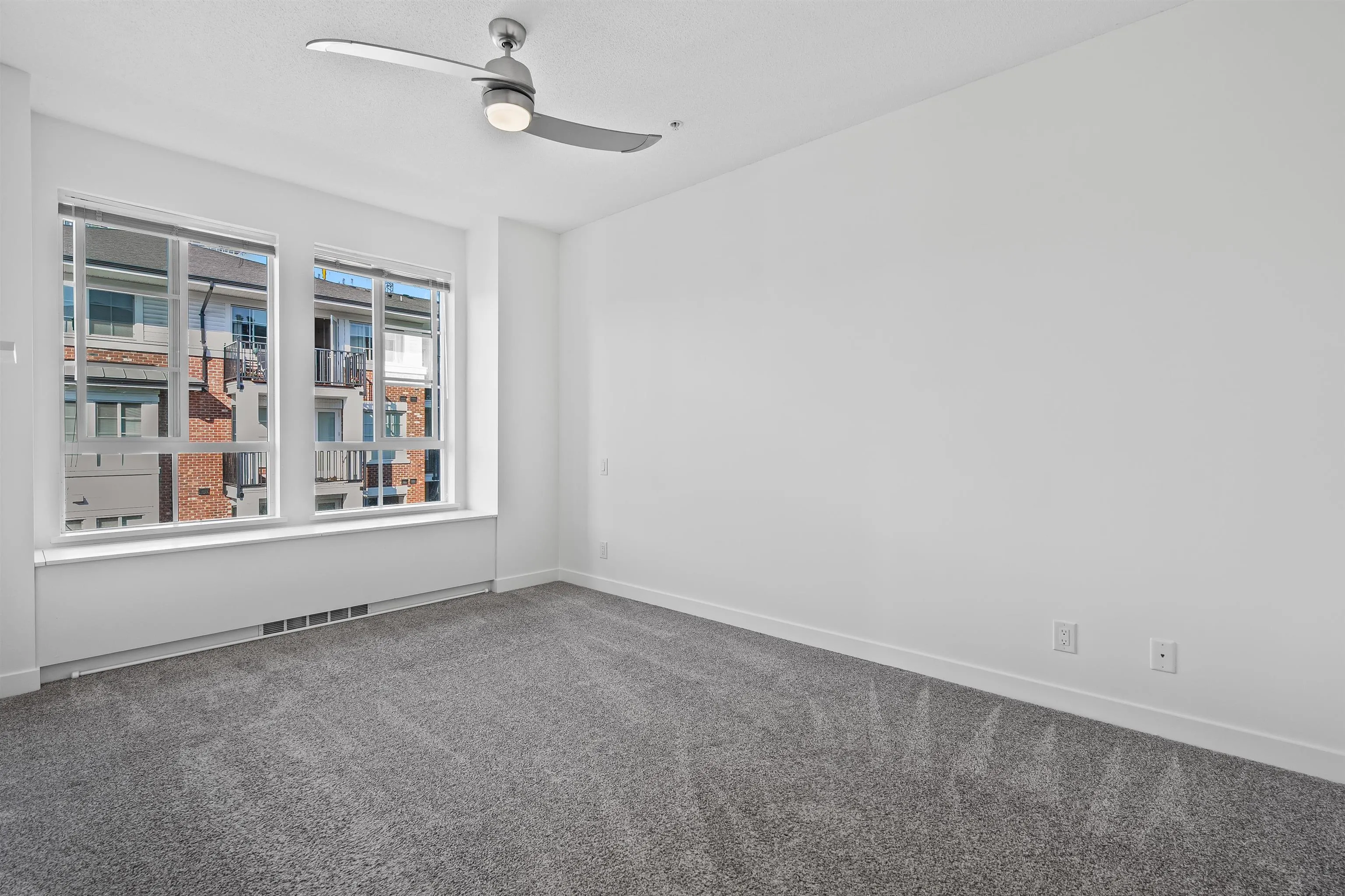 301 553 Foster Avenue