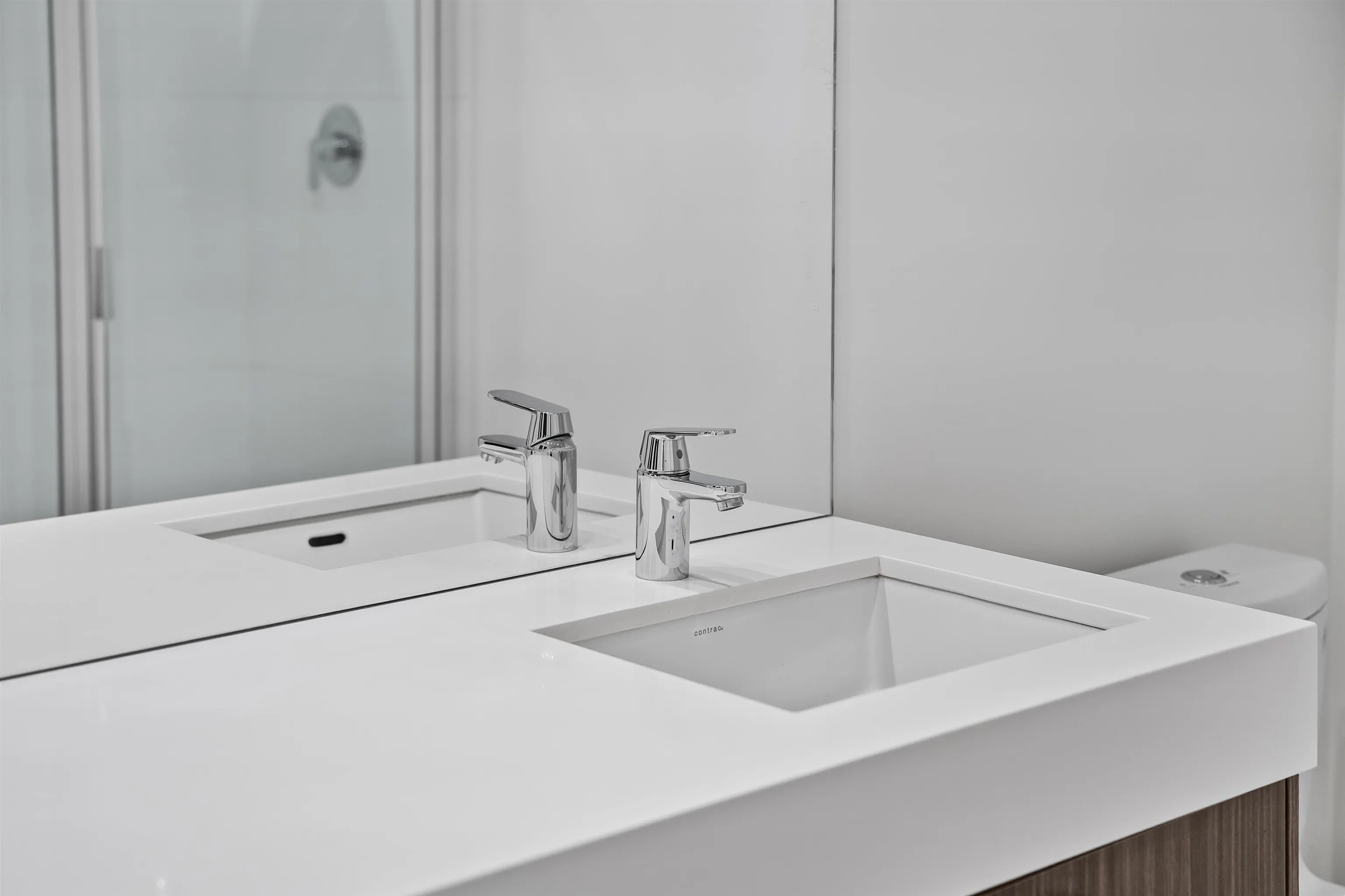 301 553 Foster Avenue