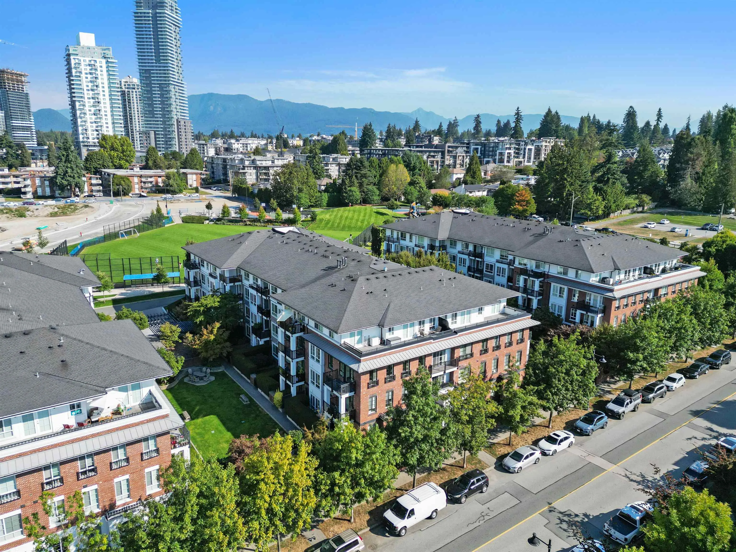 301 553 Foster Avenue