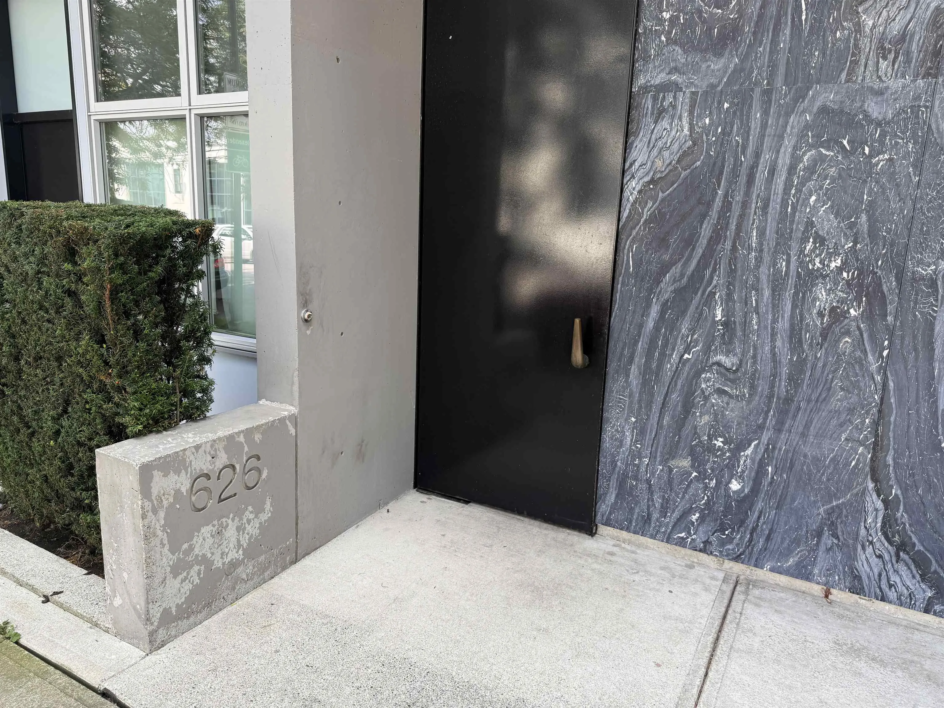 208 626 Alexander Street