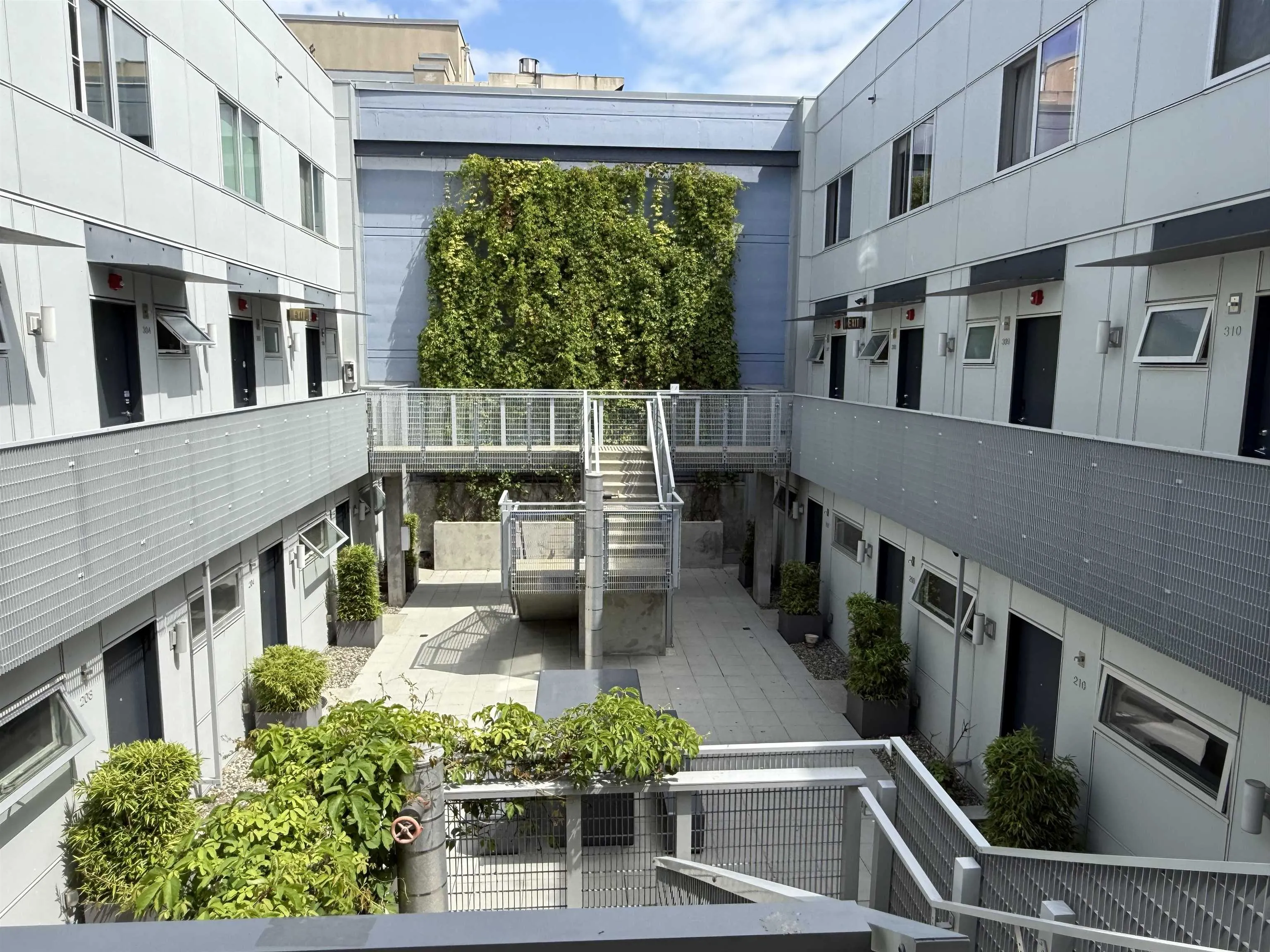 208 626 Alexander Street